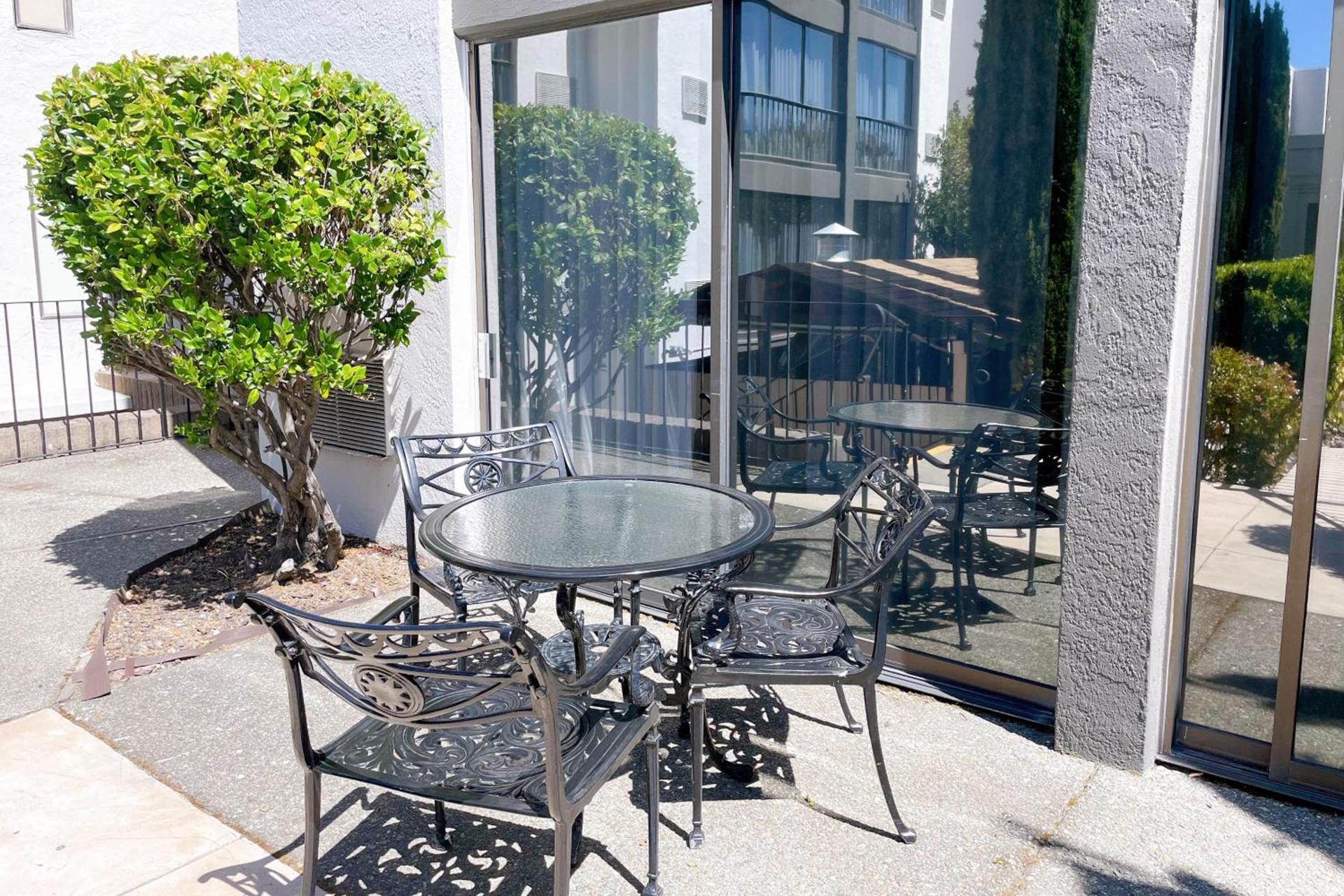 Marin Hilltop Hotel photo 17