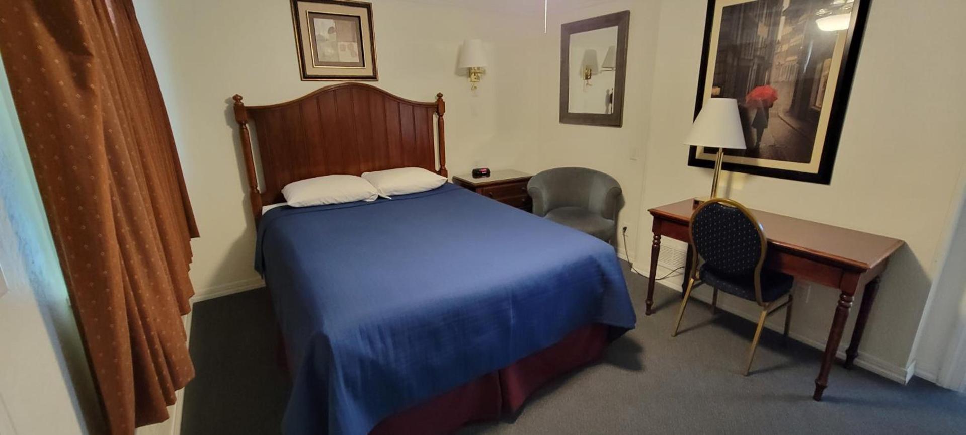 Husker Inn photo 8