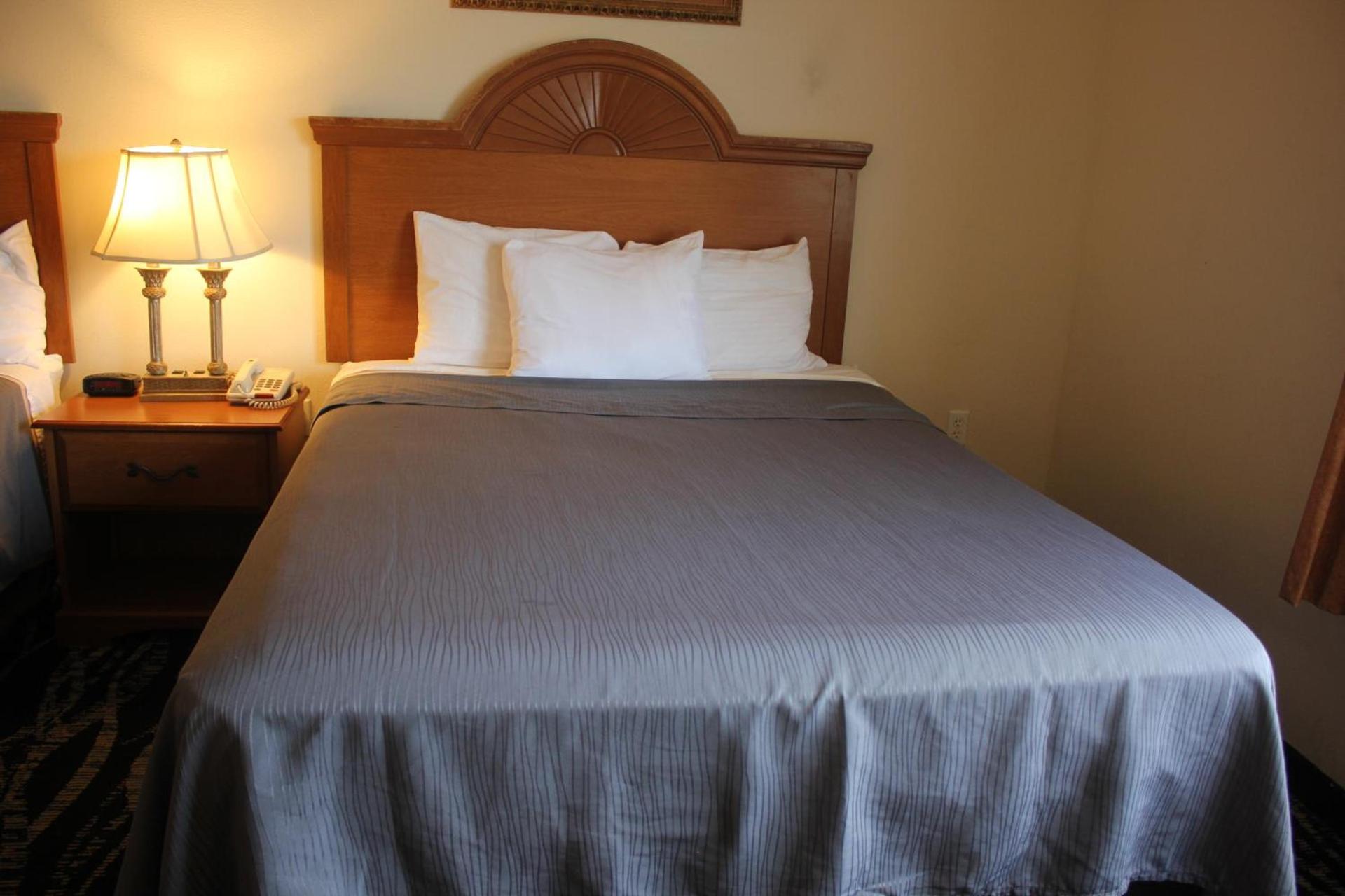 Heritage Inn and Suites photo 21