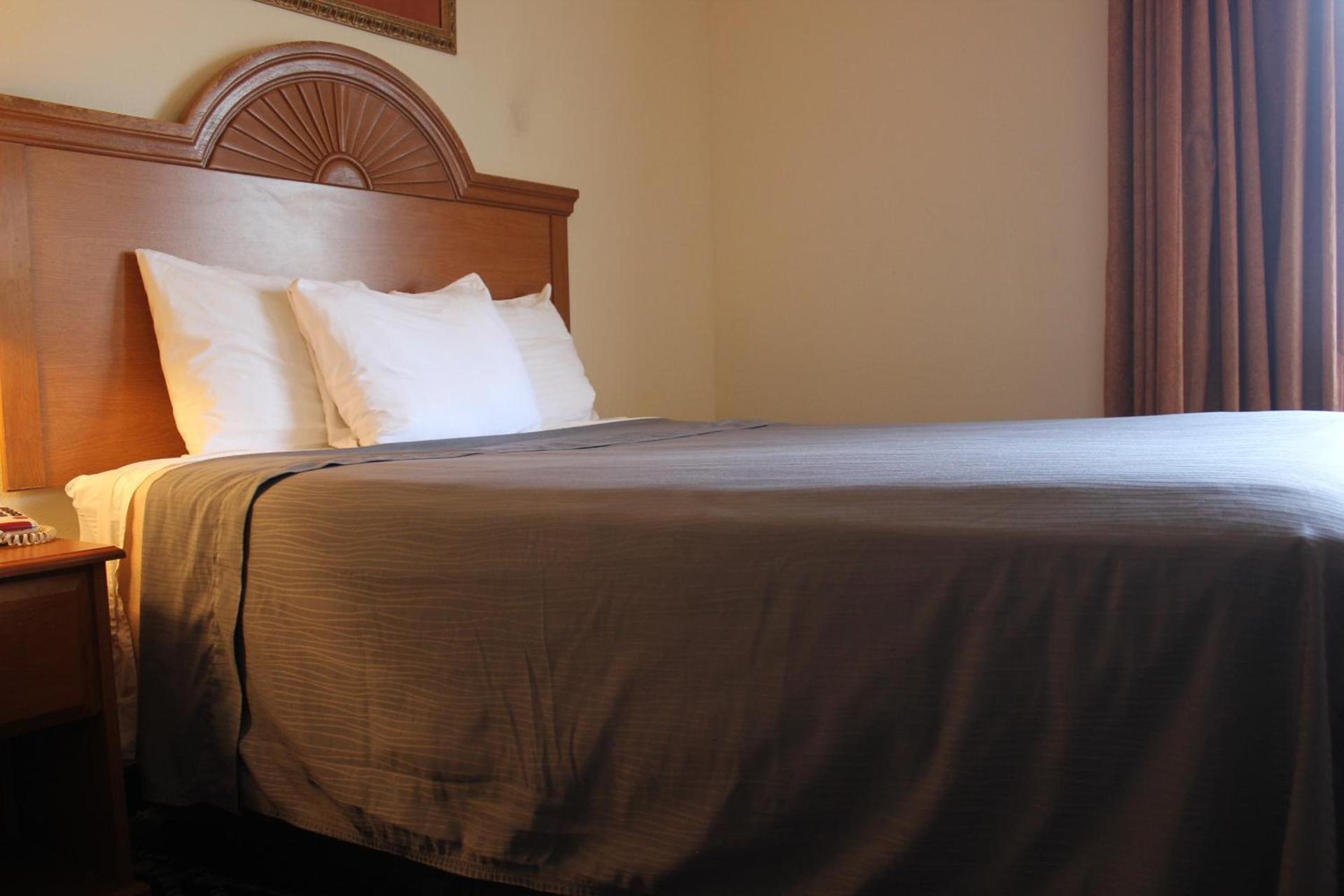Heritage Inn and Suites photo 20
