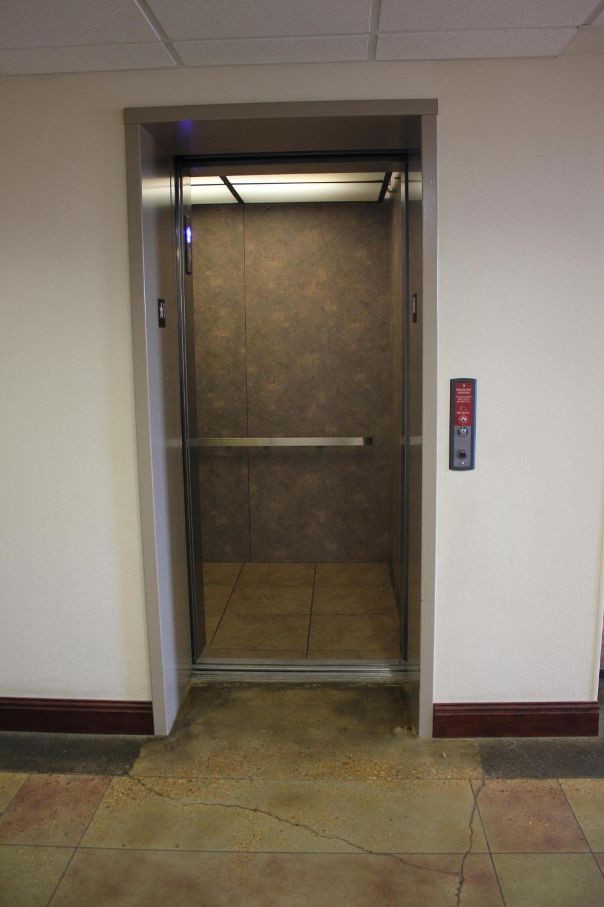 Heritage Inn and Suites photo 22