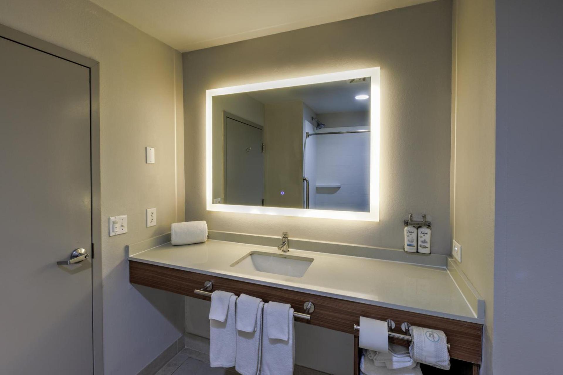 Holiday Inn Express & Suites Shelbyville Indianapolis by IHG photo 63