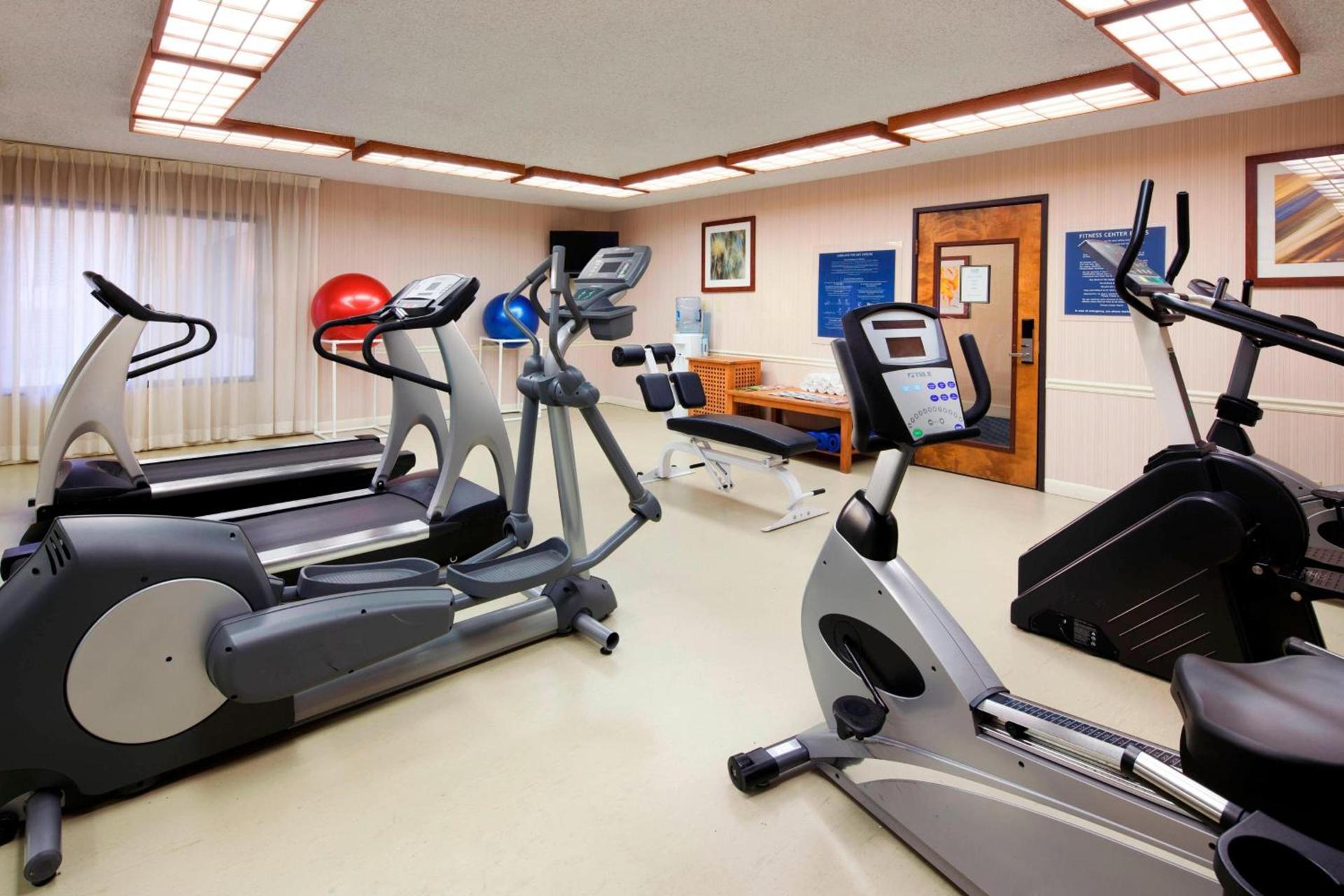 Four Points by Sheraton Bakersfield photo 13