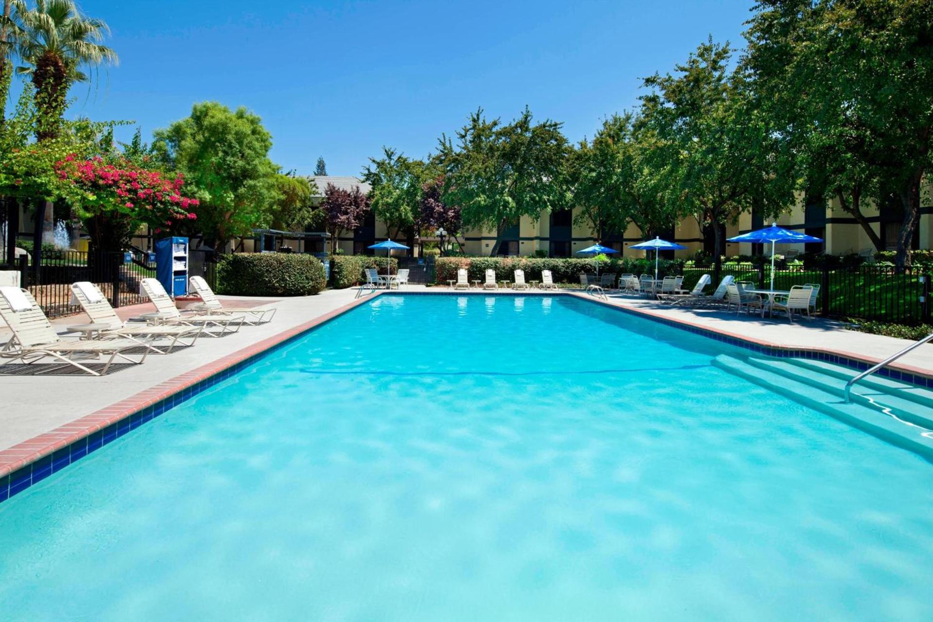 Four Points by Sheraton Bakersfield photo 2