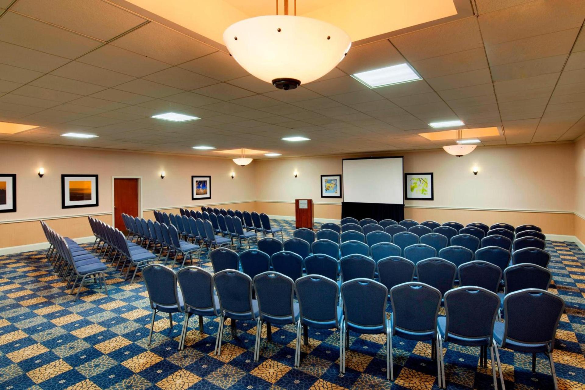 Four Points by Sheraton Bakersfield photo 14