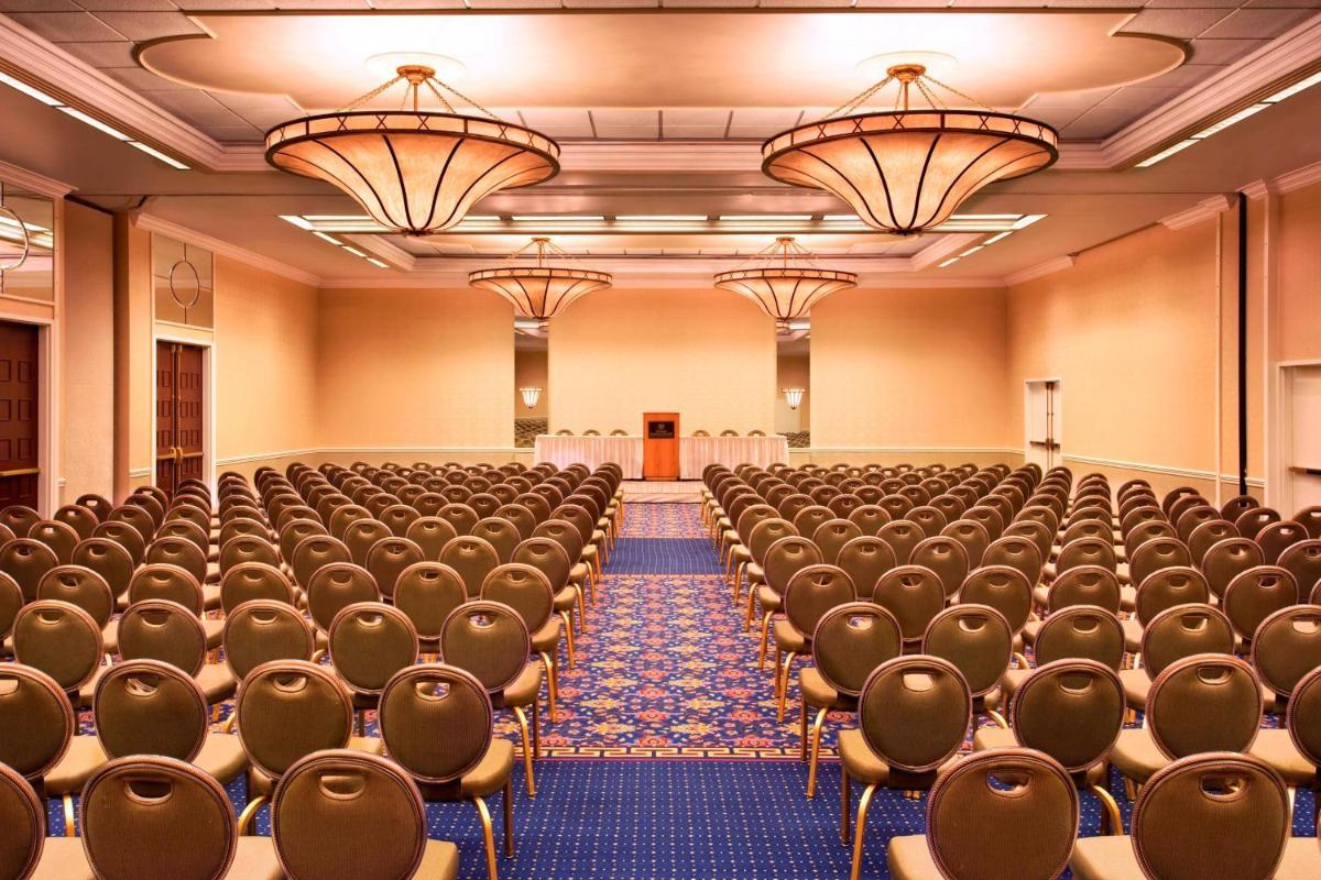 Sheraton Syracuse University Hotel and Conference Center photo 18