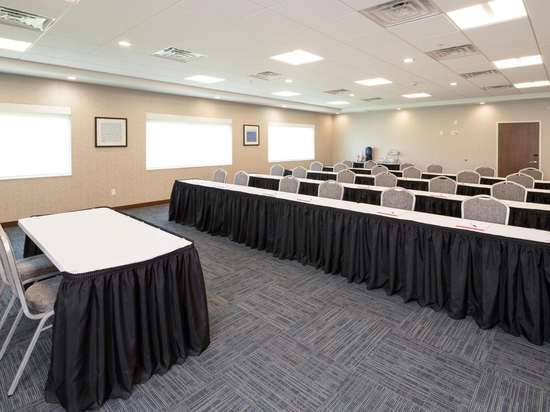 Holiday Inn Express & Suites - Kalamazoo West by IHG photo 45