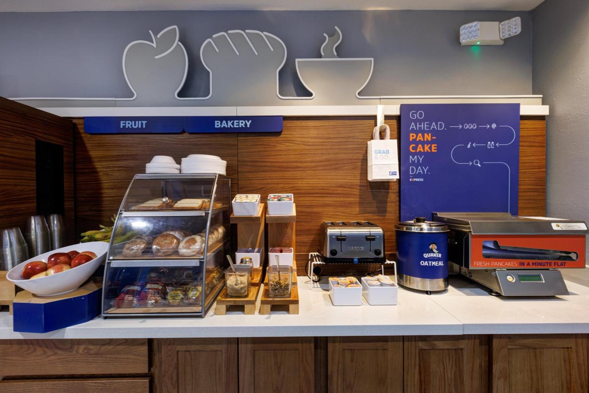 Holiday Inn Express & Suites Shelbyville Indianapolis by IHG photo 39