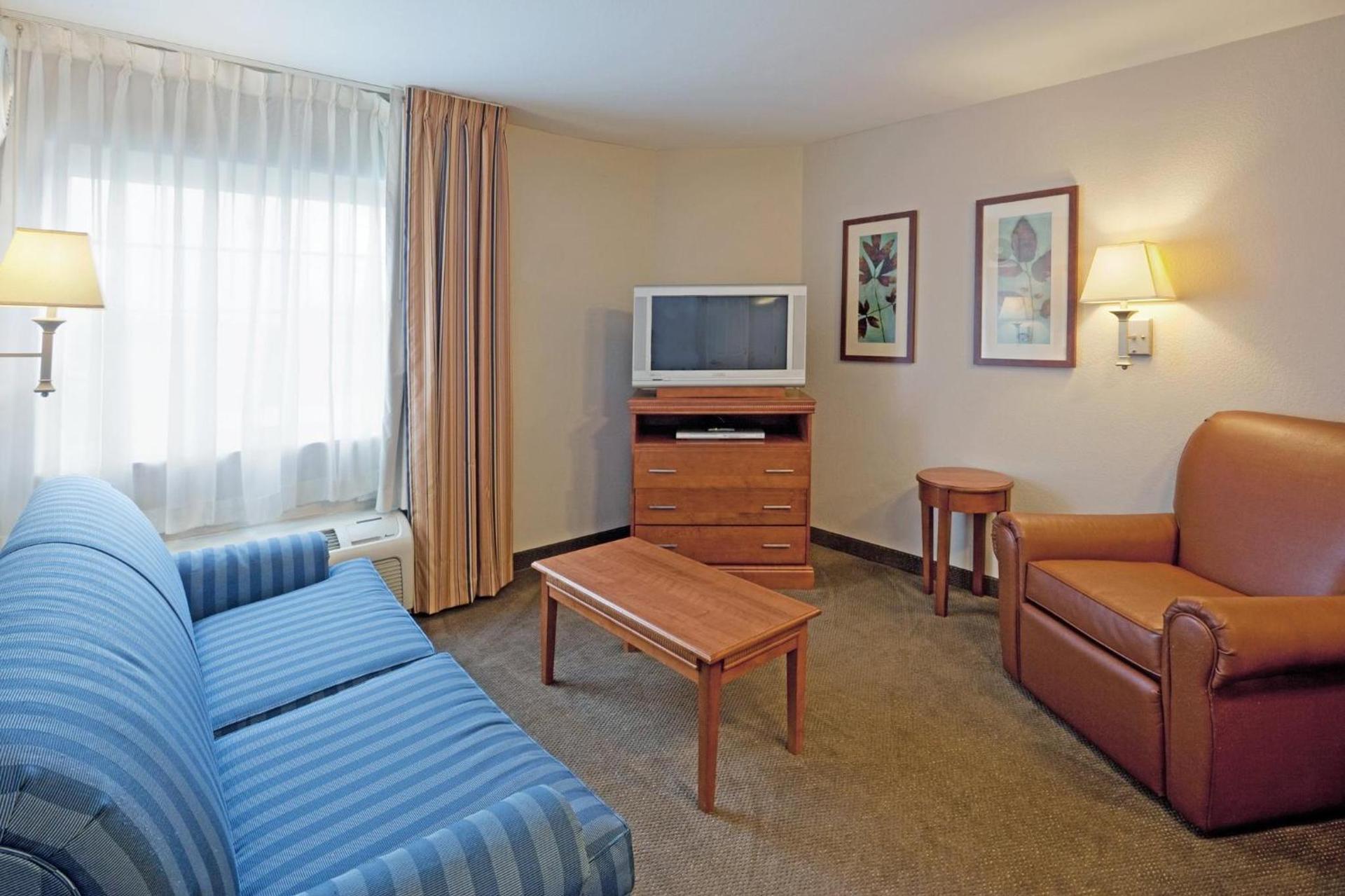 Candlewood Suites-West Springfield by IHG photo 12