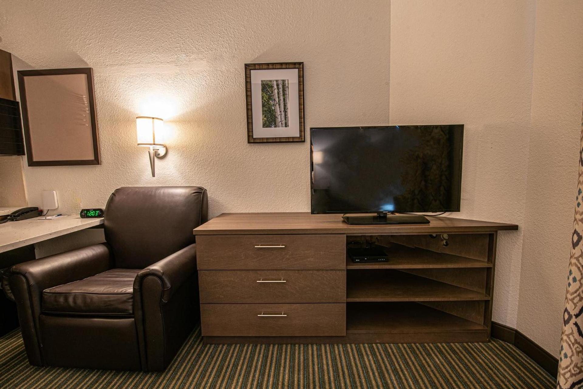 Candlewood Suites-West Springfield by IHG photo 22