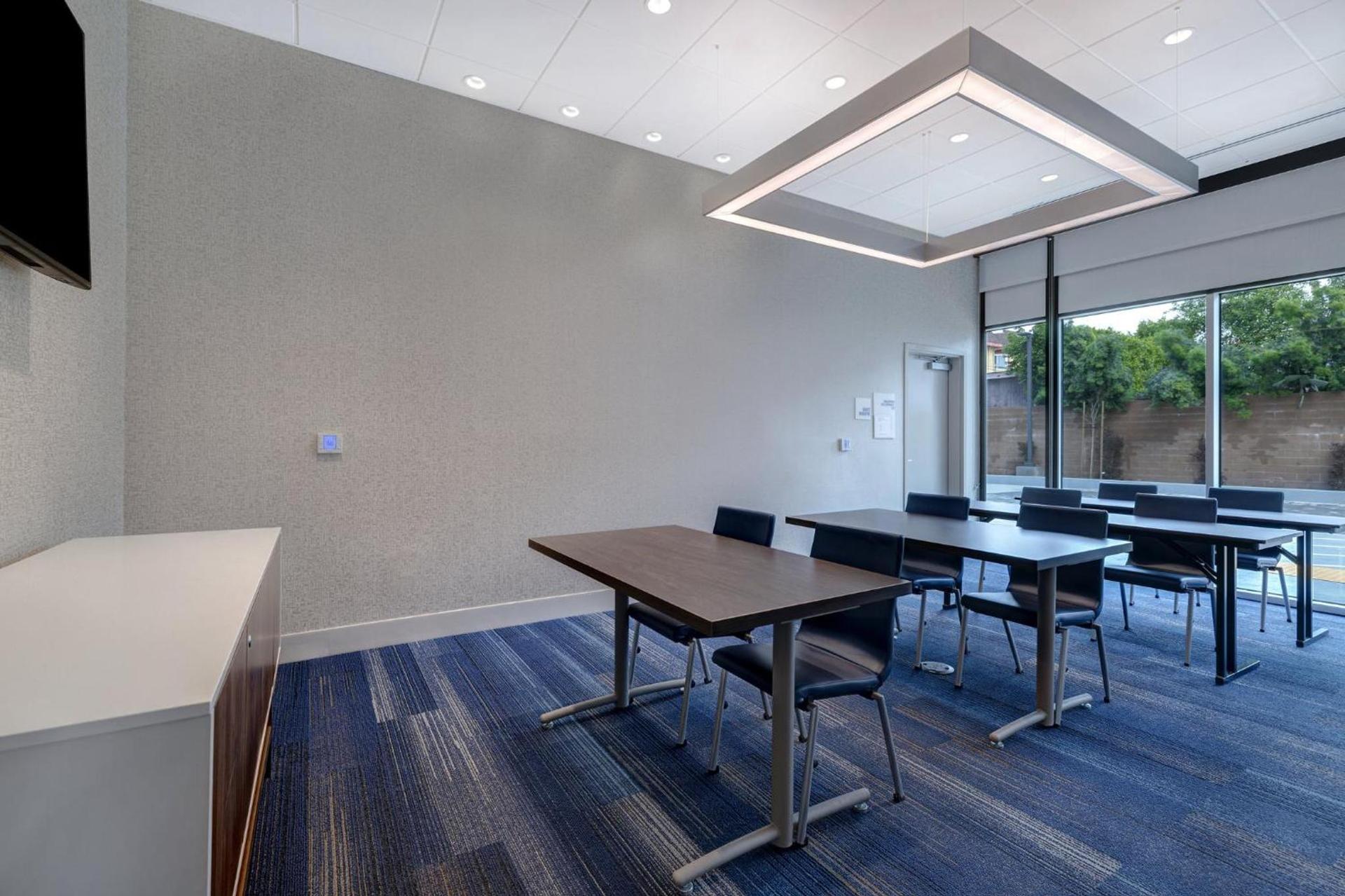 Holiday Inn Express & Suites - Glendale Downtown photo 90