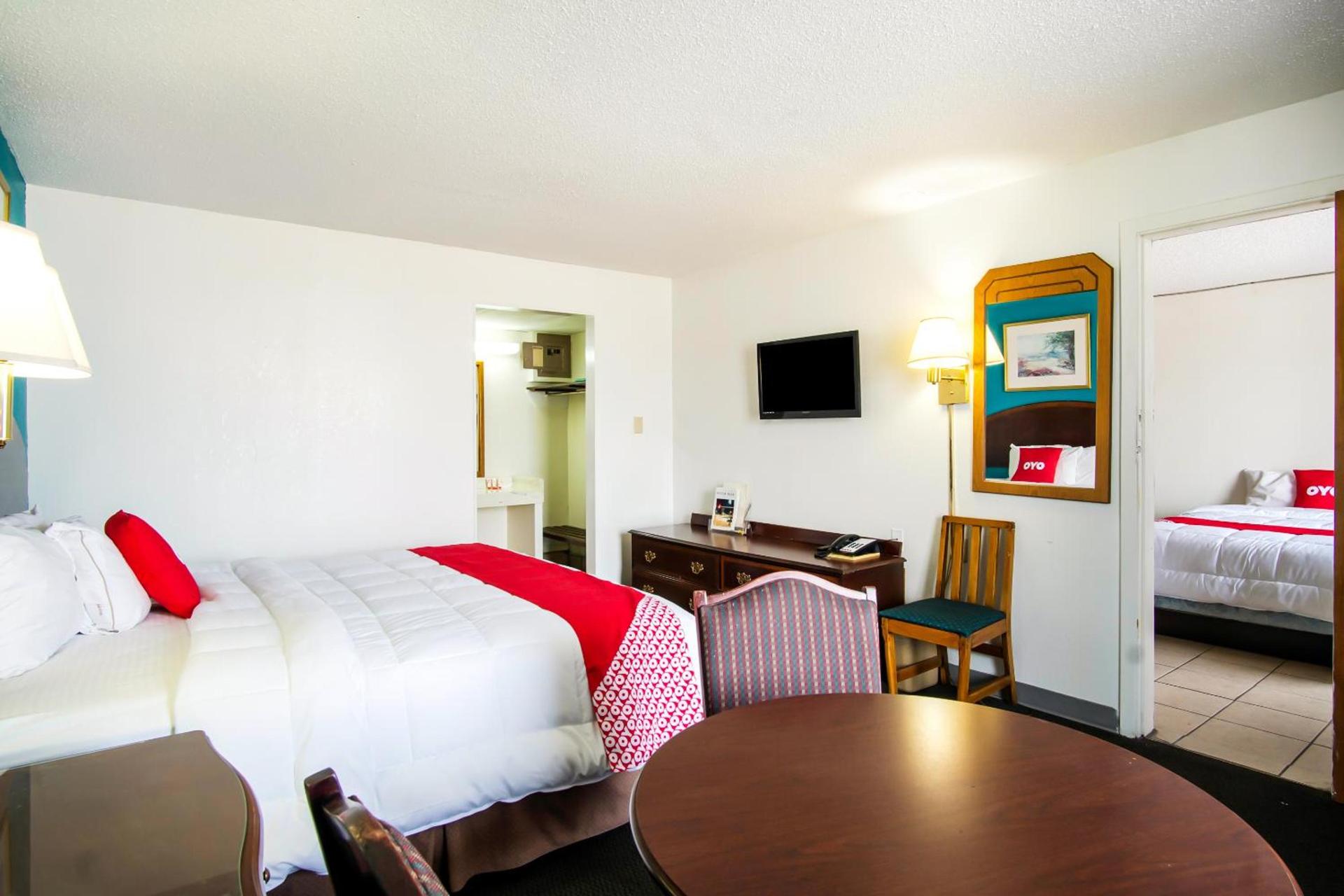 OYO Hotel Hutchinson West 4th Ave photo 60