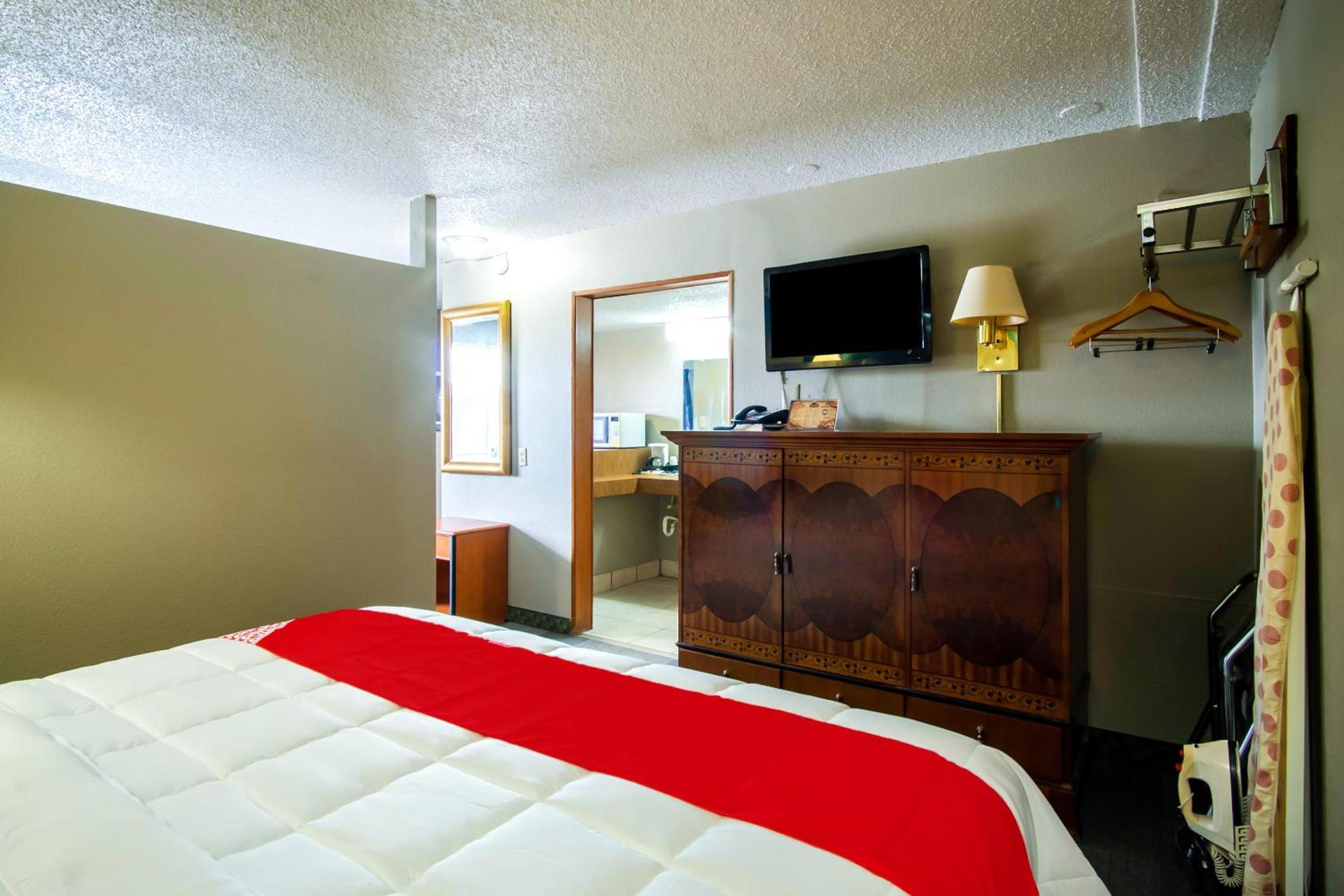 OYO Hotel Hutchinson West 4th Ave photo 38