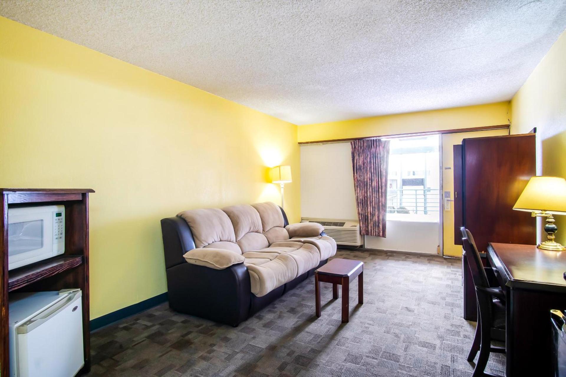 OYO Hotel Hutchinson West 4th Ave photo 18