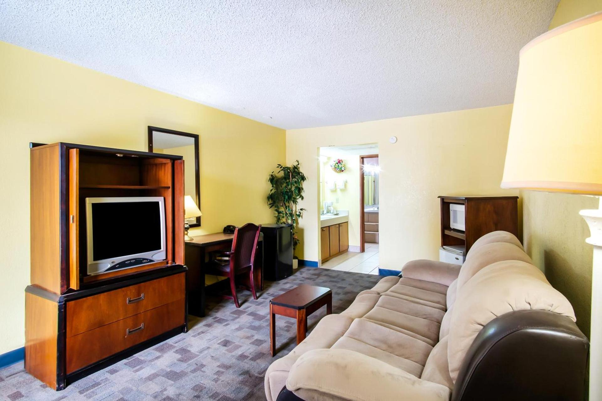 OYO Hotel Hutchinson West 4th Ave photo 42