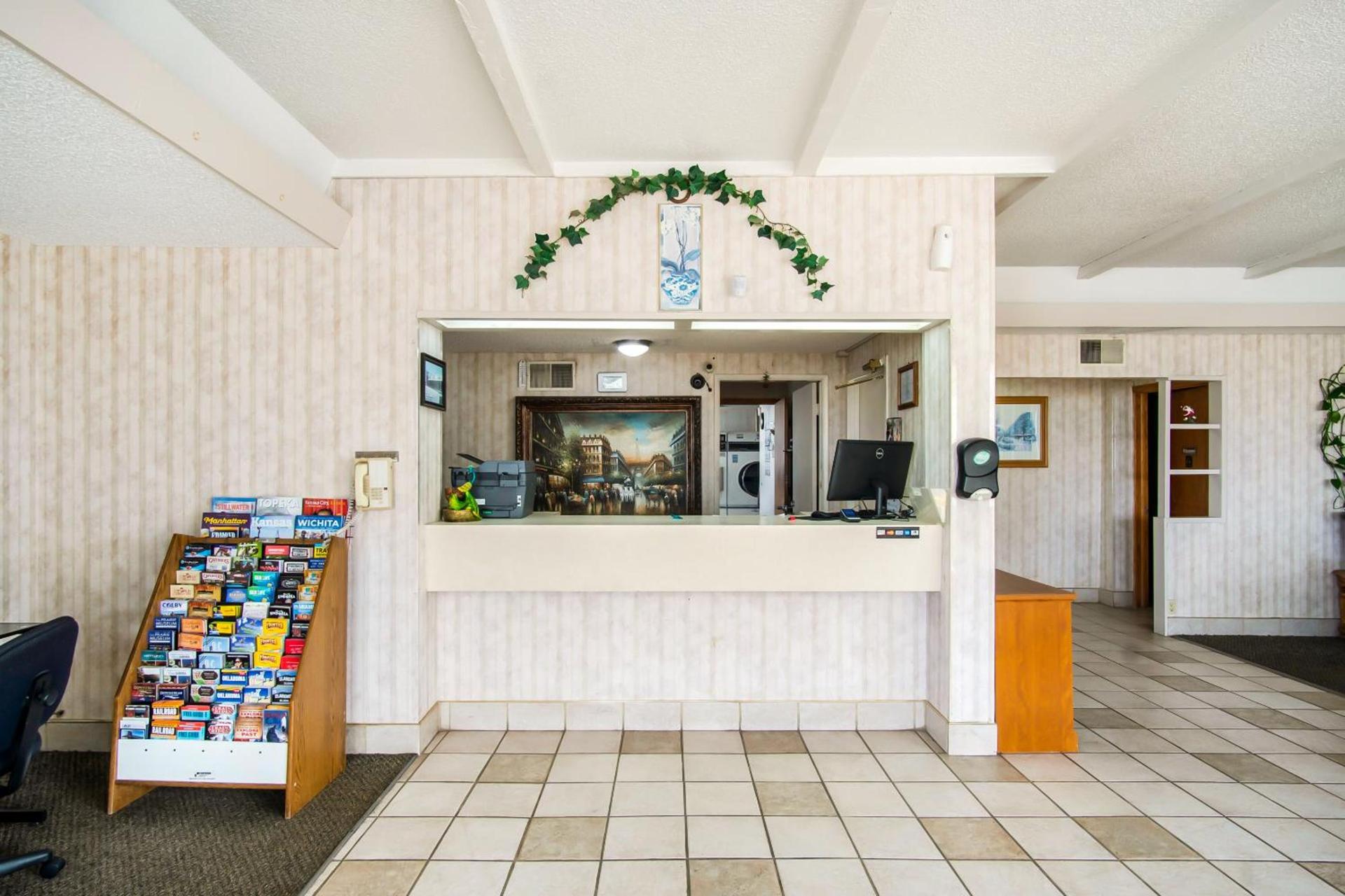 OYO Hotel Hutchinson West 4th Ave photo 4