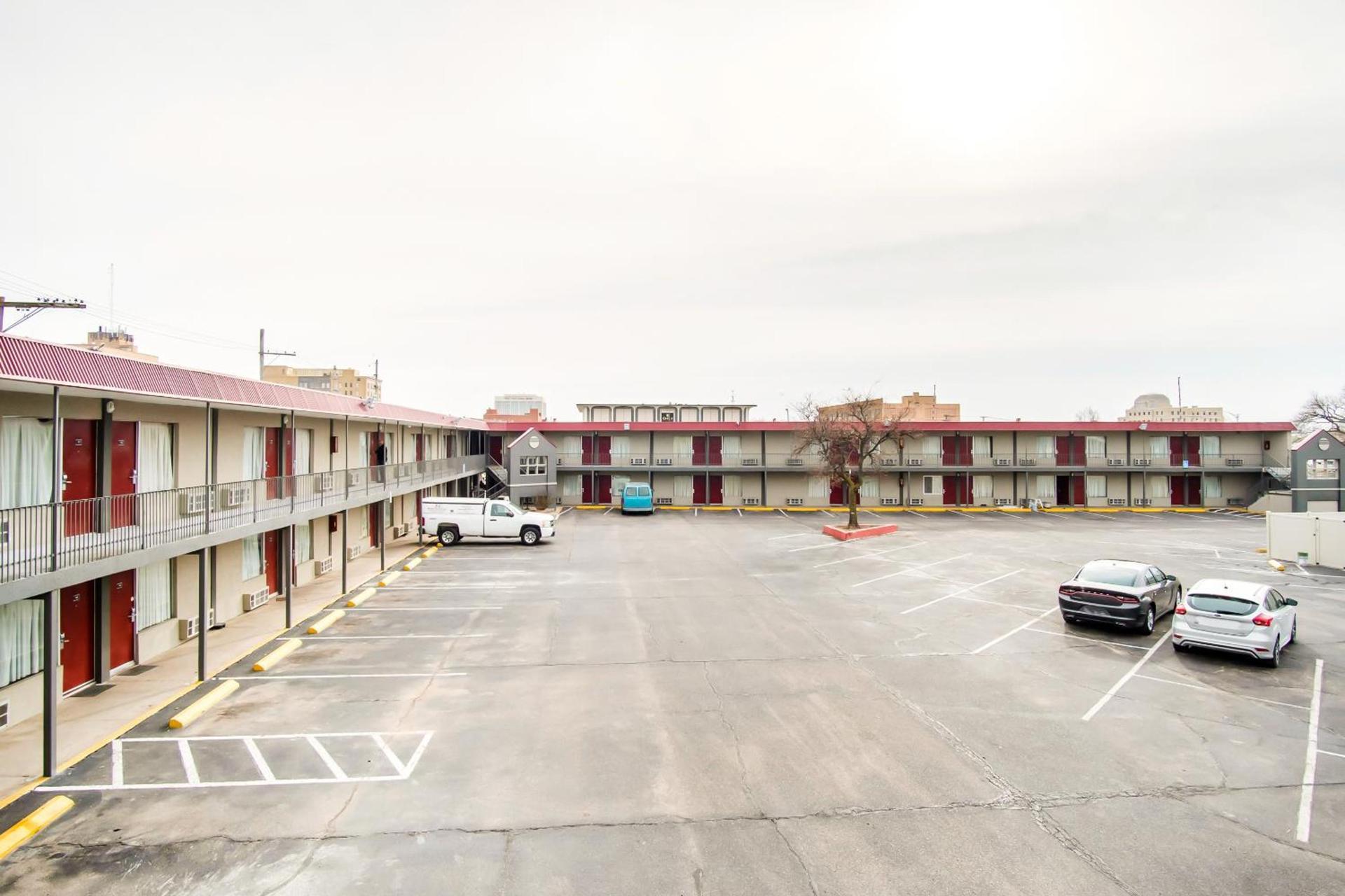 OYO Hotel Hutchinson West 4th Ave photo 10
