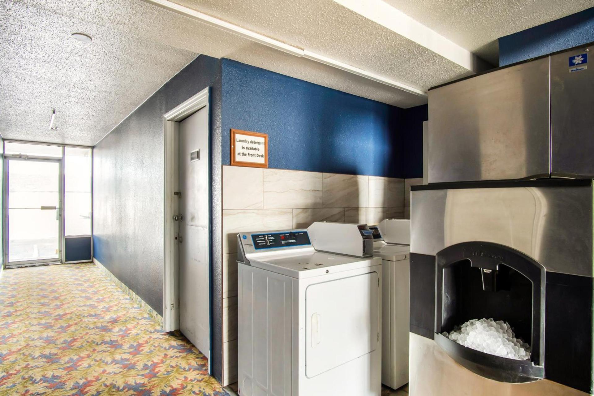 OYO Hotel Hutchinson West 4th Ave photo 6