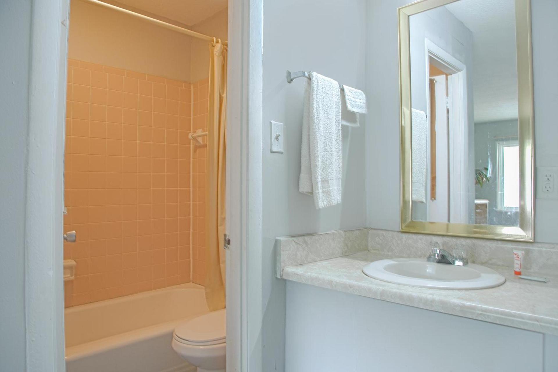 OYO Hotel Calhoun, GA I-75 photo 10