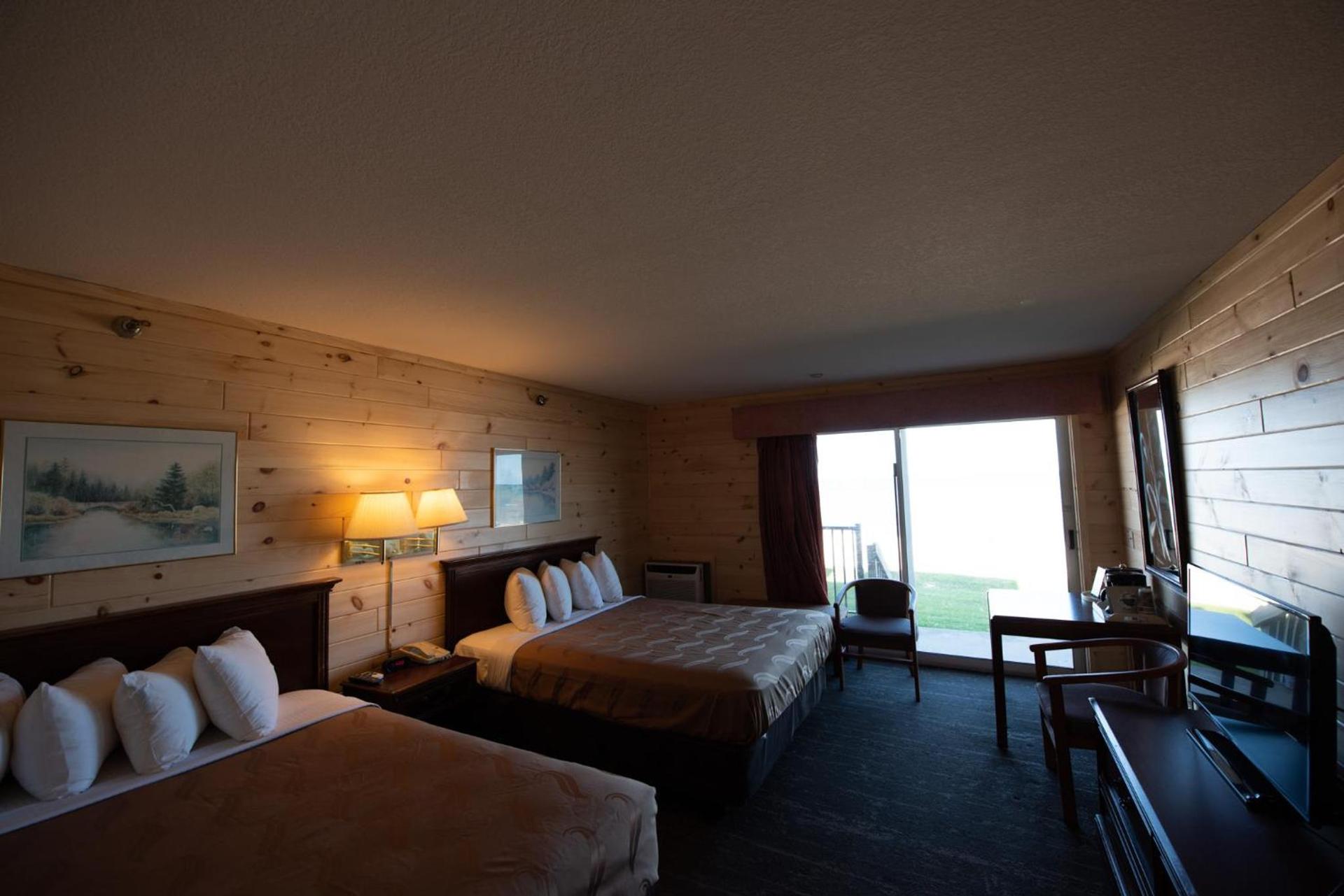 Quality Inn & Suites Mackinaw City Beachfront photo 20
