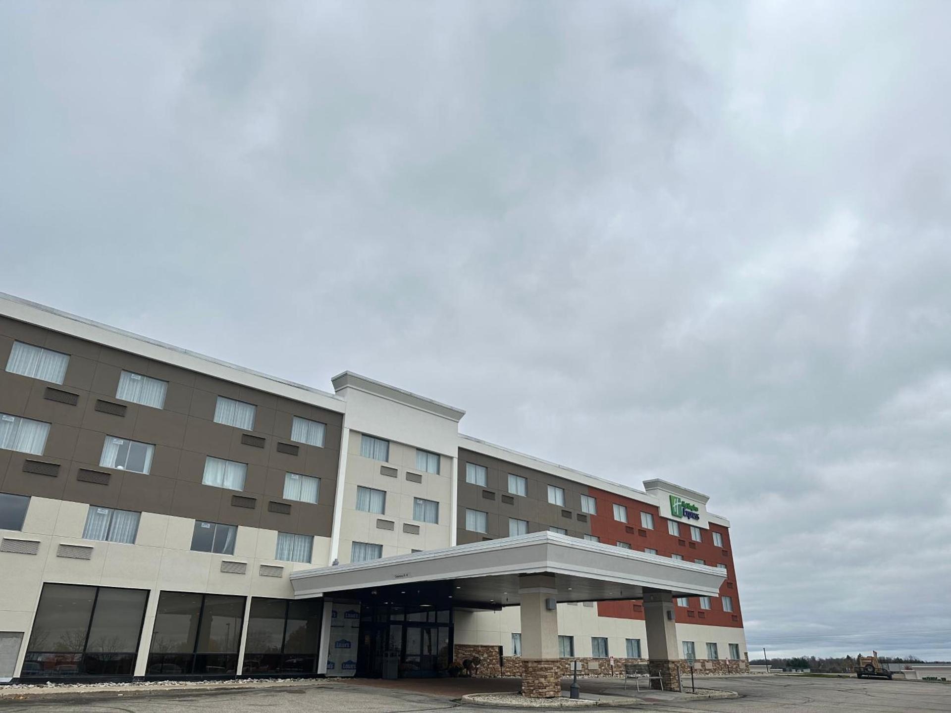 Holiday Inn Express Big Rapids by IHG photo 8