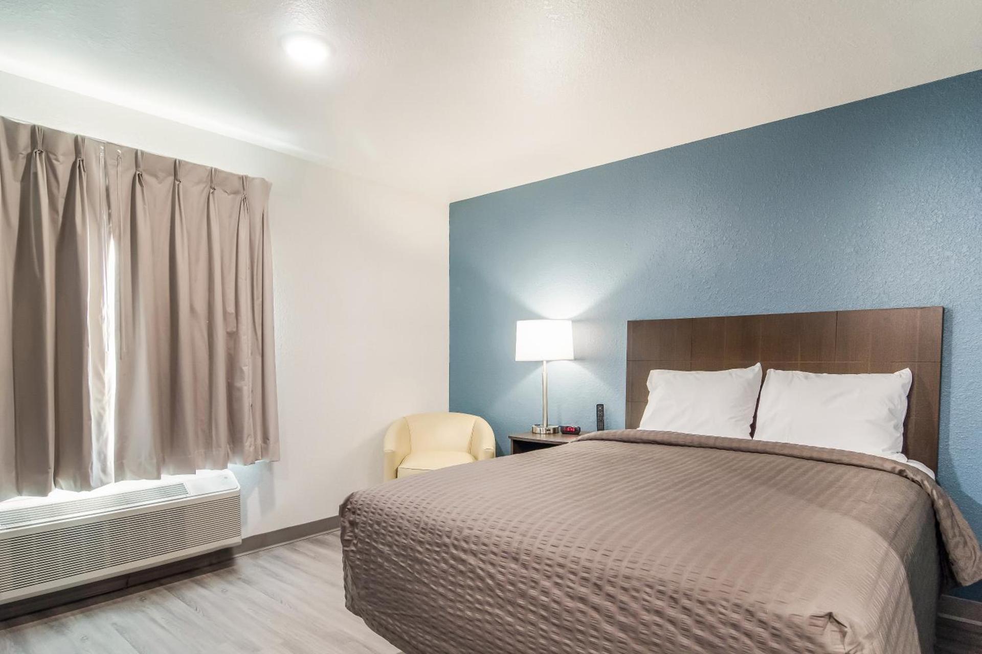 WoodSpring Suites Wixom - Novi photo 29