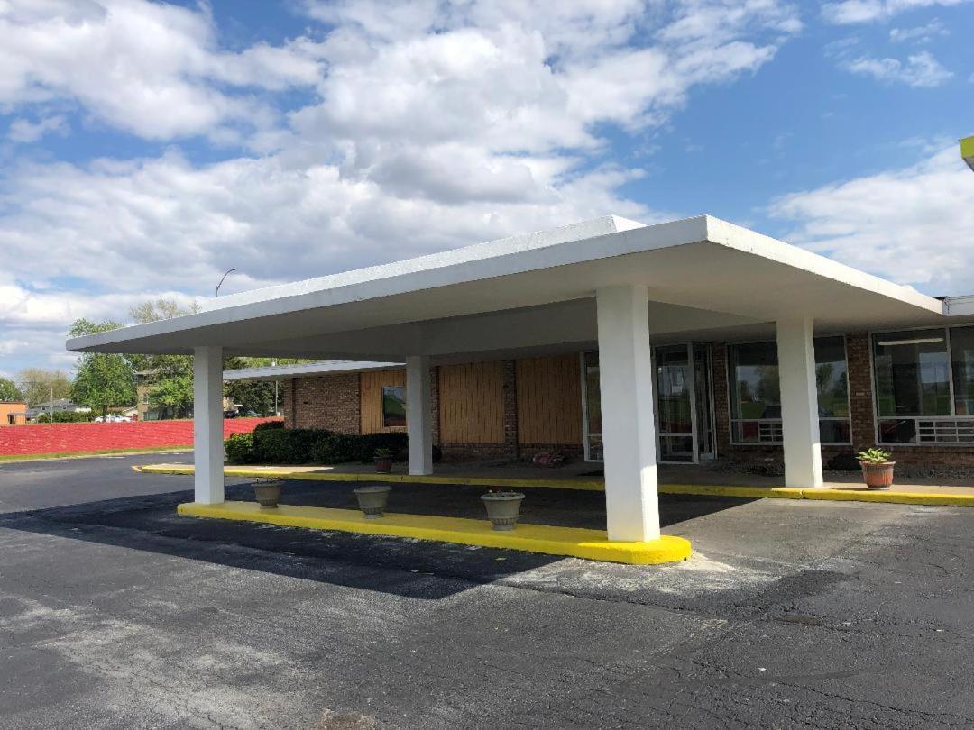 Regal 8 Inn & Suites — hotel in Lincoln
