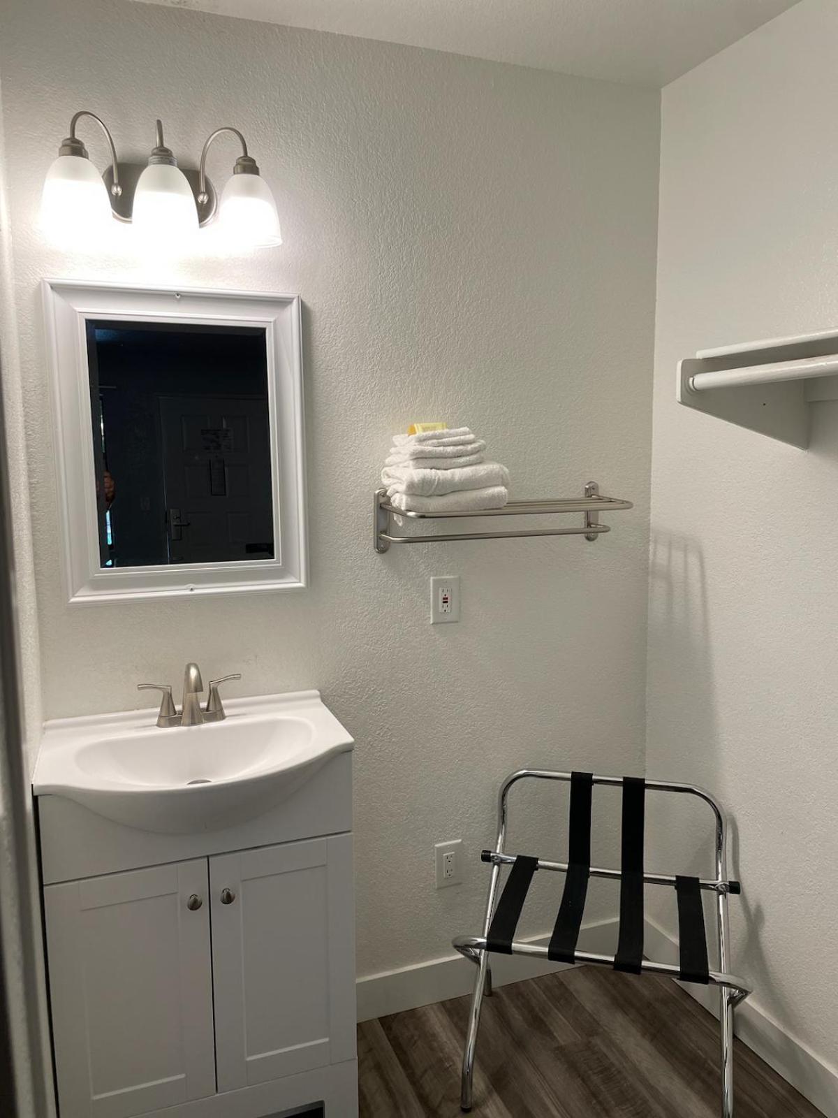 Premier Inns Thousand Oaks photo 6