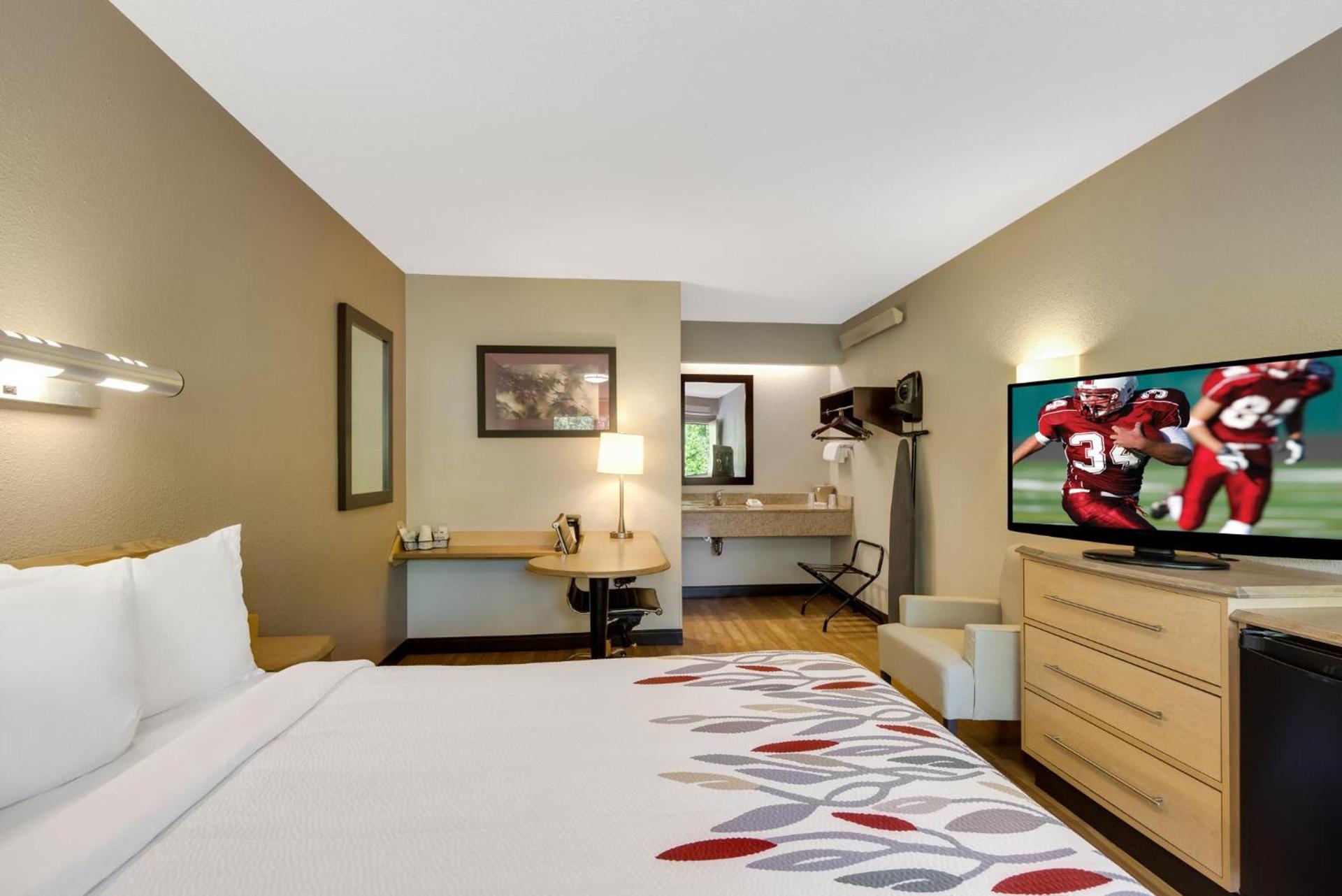 Red Roof Inn Asheville - Biltmore West photo 6