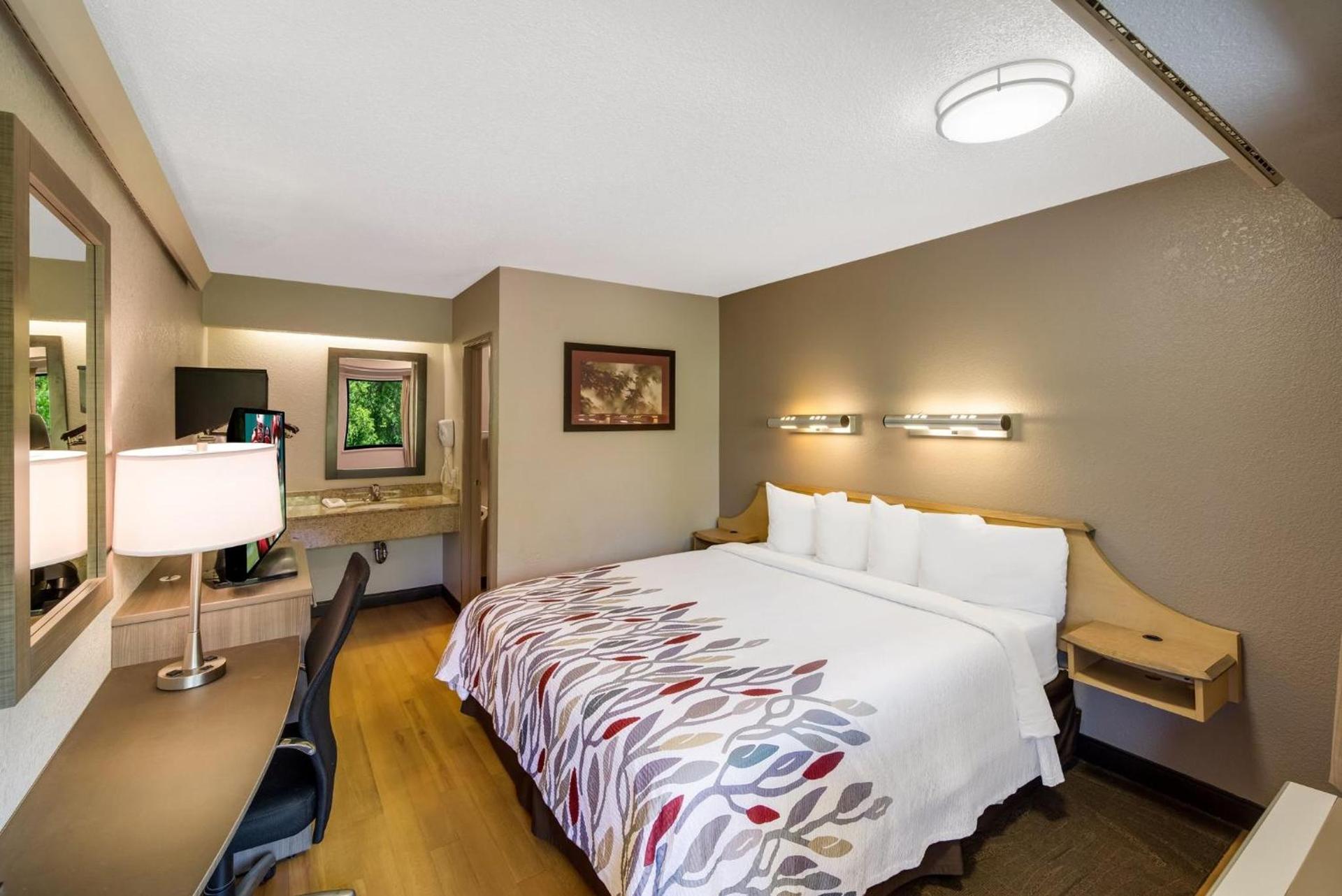 Red Roof Inn Asheville - Biltmore West photo 13