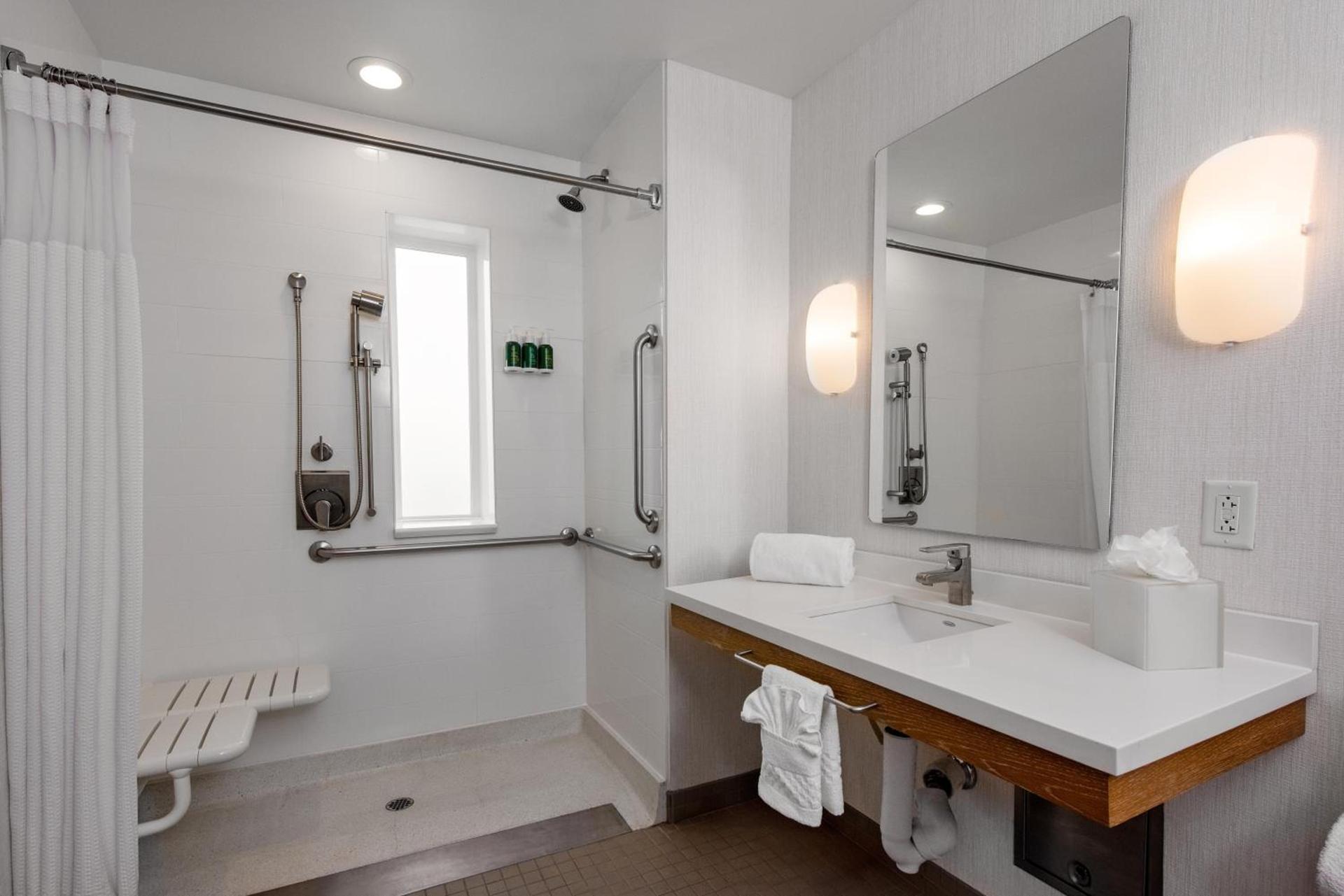 SpringHill Suites by Marriott Oceanside Beach photo 2