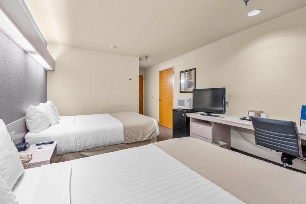 Microtel Inn & Suites by Wyndham Sainte Genevieve photo 32