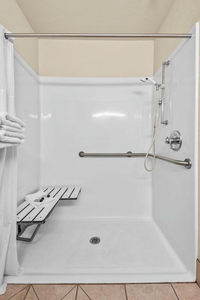 Microtel Inn & Suites by Wyndham Sainte Genevieve photo 33