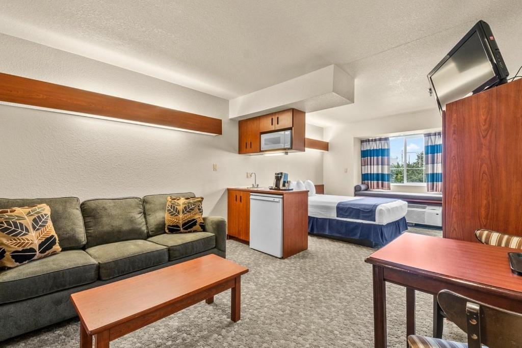 Microtel Inn & Suites by Wyndham Sainte Genevieve photo 36