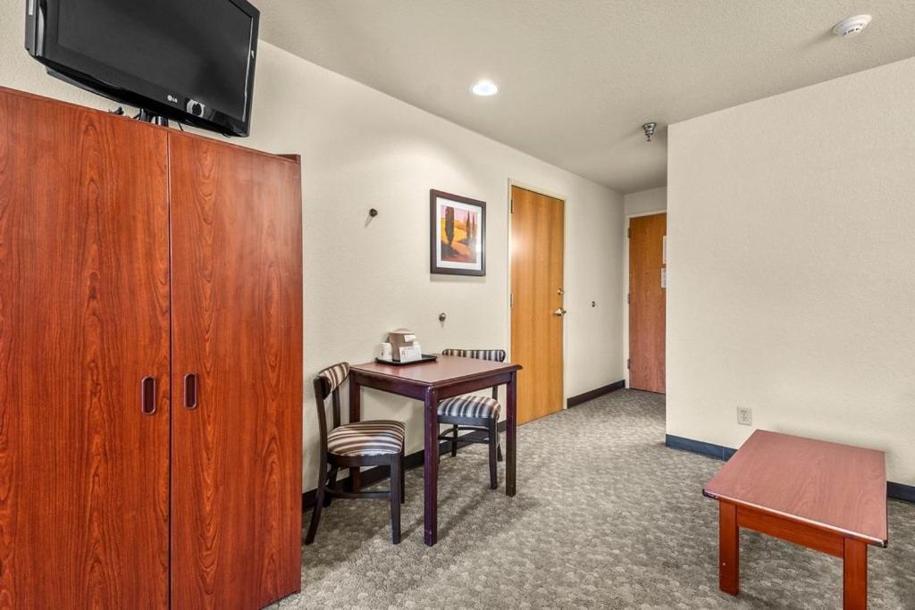 Microtel Inn & Suites by Wyndham Sainte Genevieve photo 37