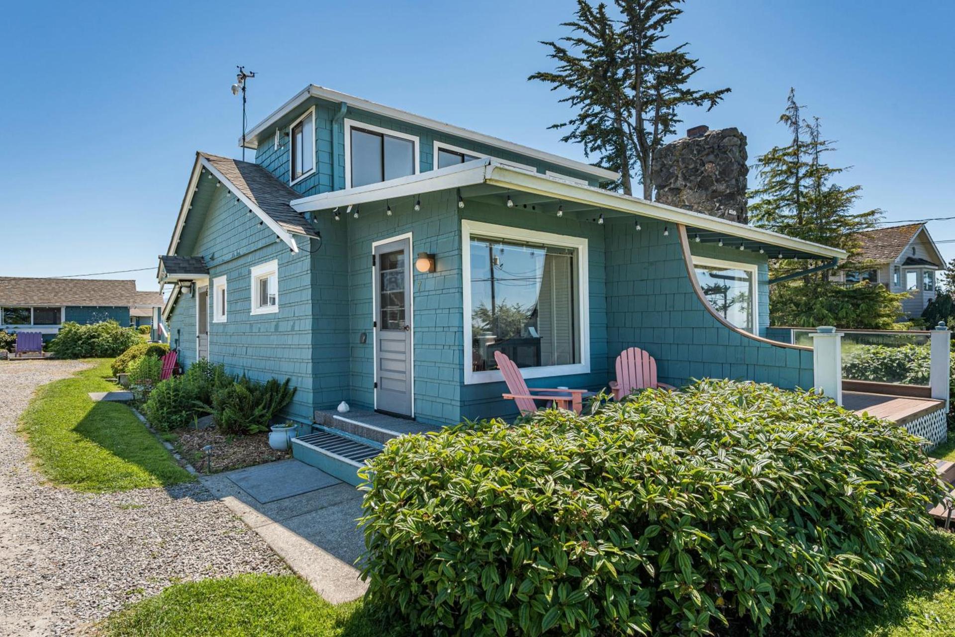 Juan de Fuca Waterfront Hotel & Cottages photo 42