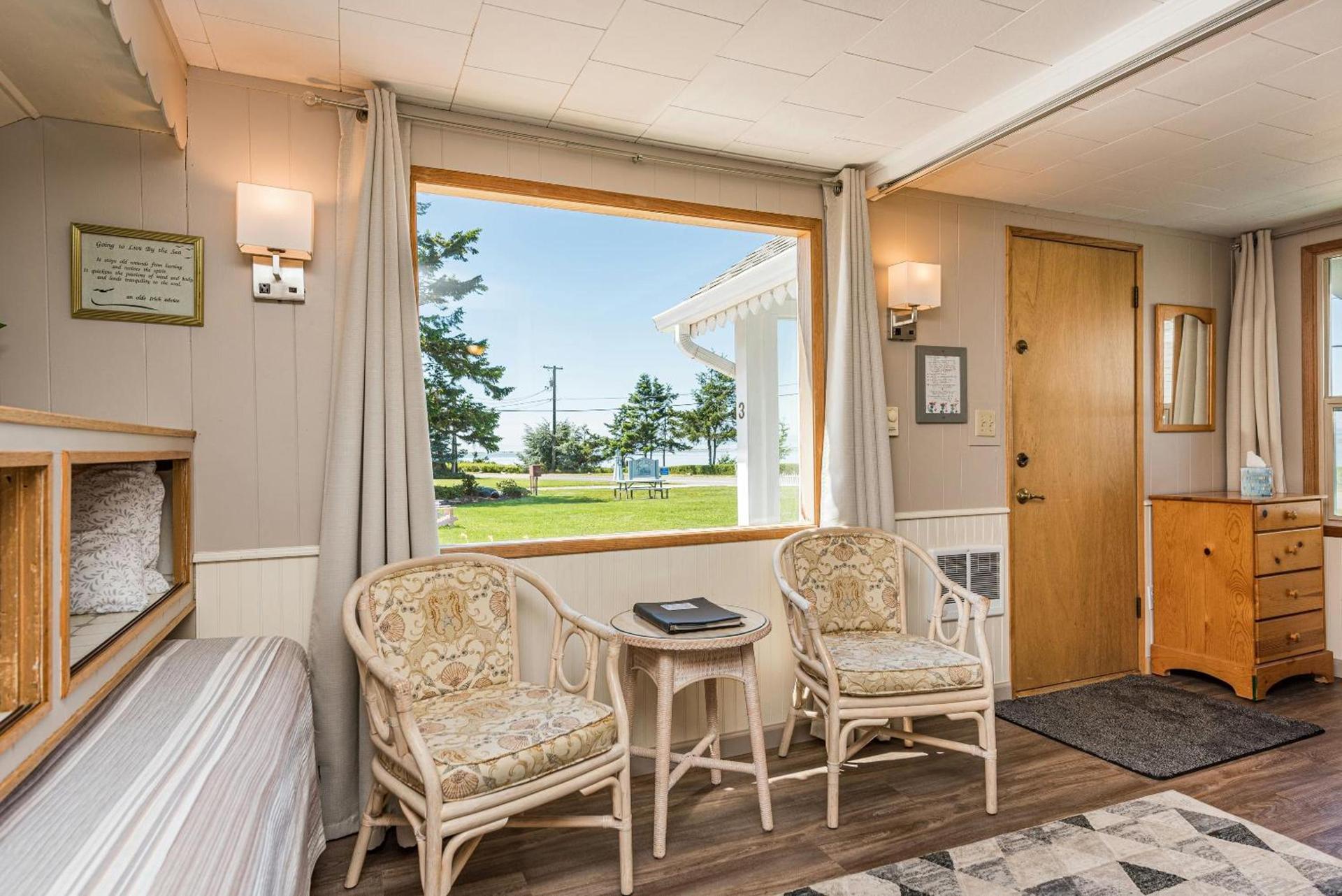 Juan de Fuca Waterfront Hotel & Cottages photo 56