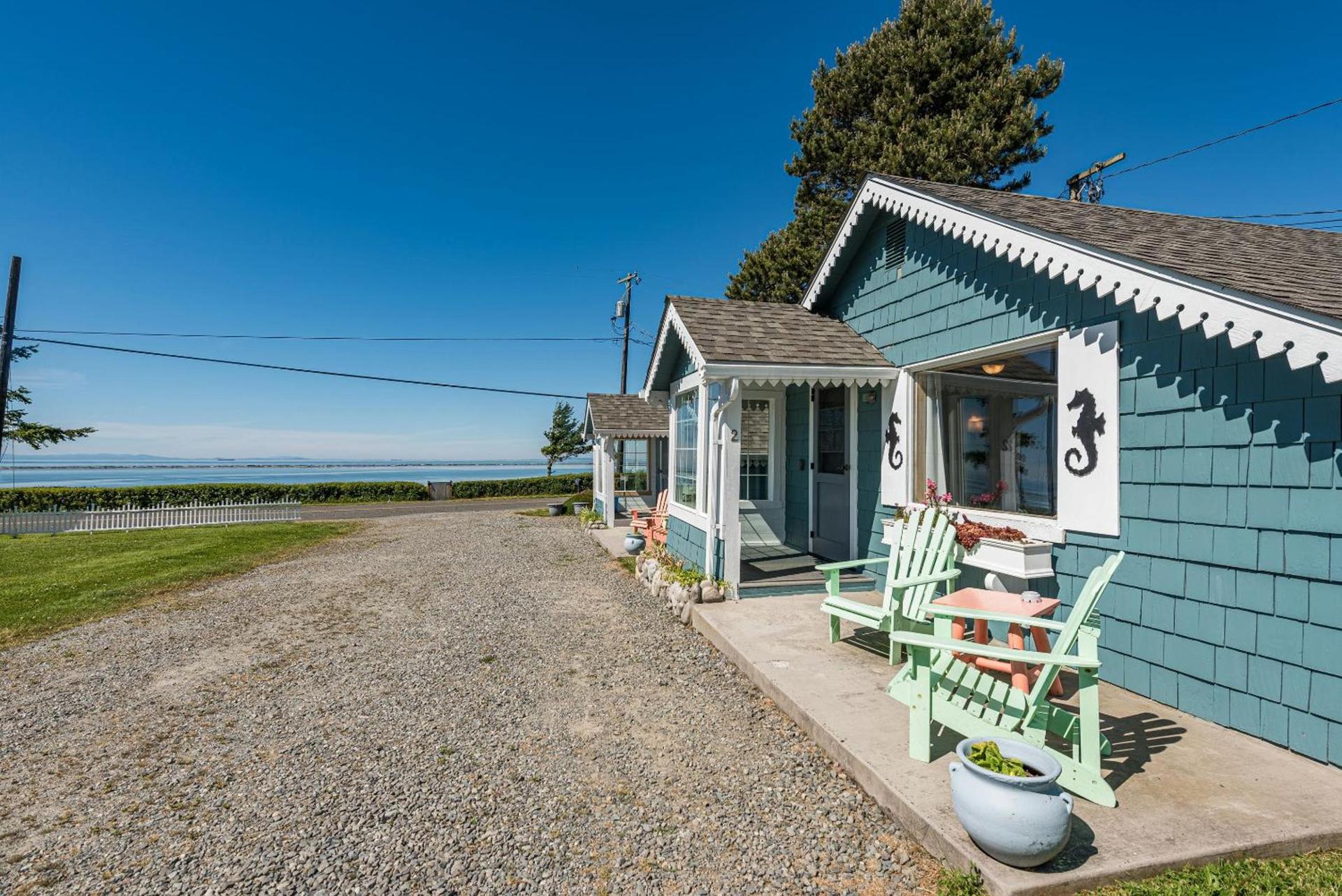 Juan de Fuca Waterfront Hotel & Cottages photo 37