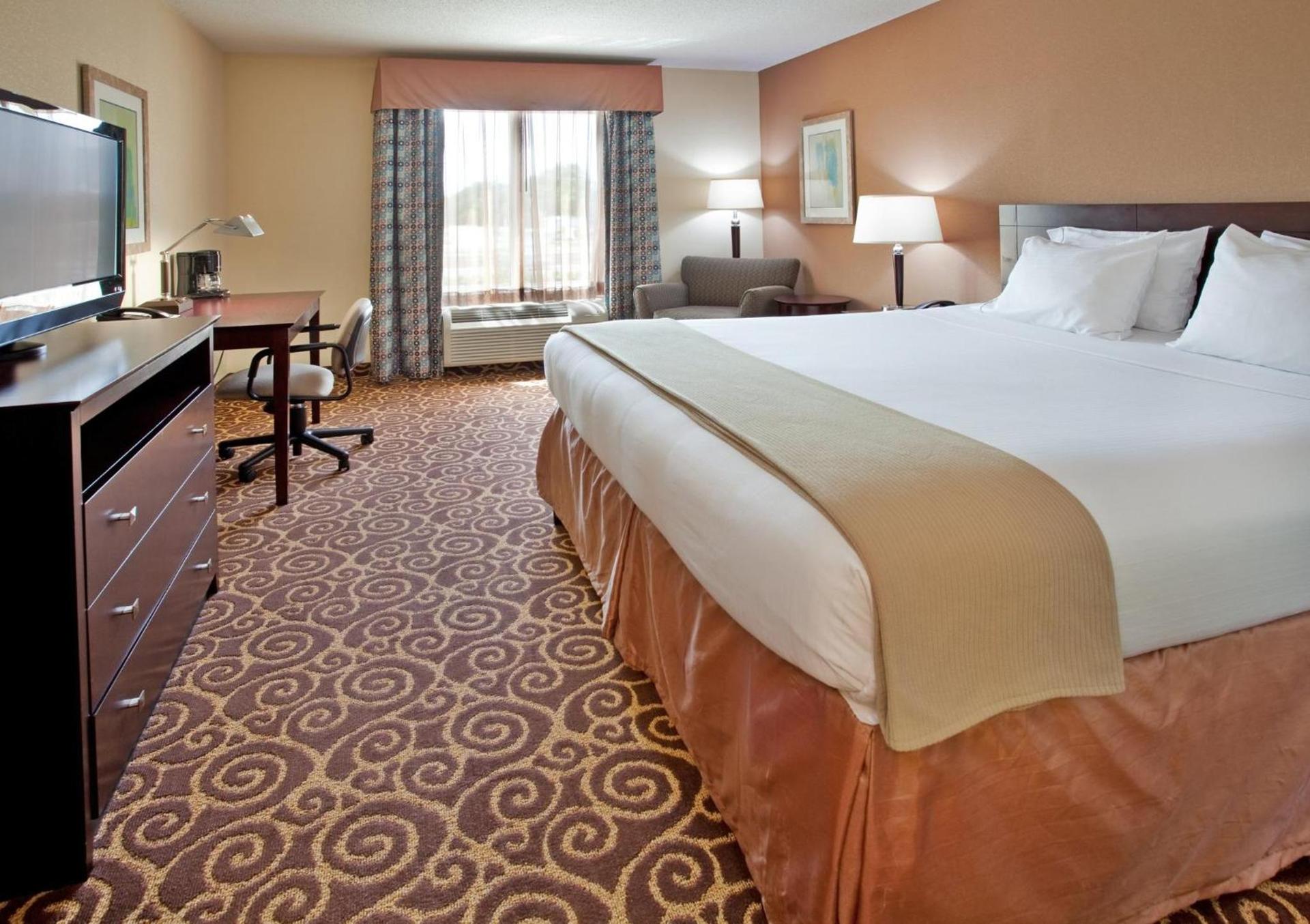 Holiday Inn Express Hotel & Suites Kansas City - Grandview by IHG photo 7