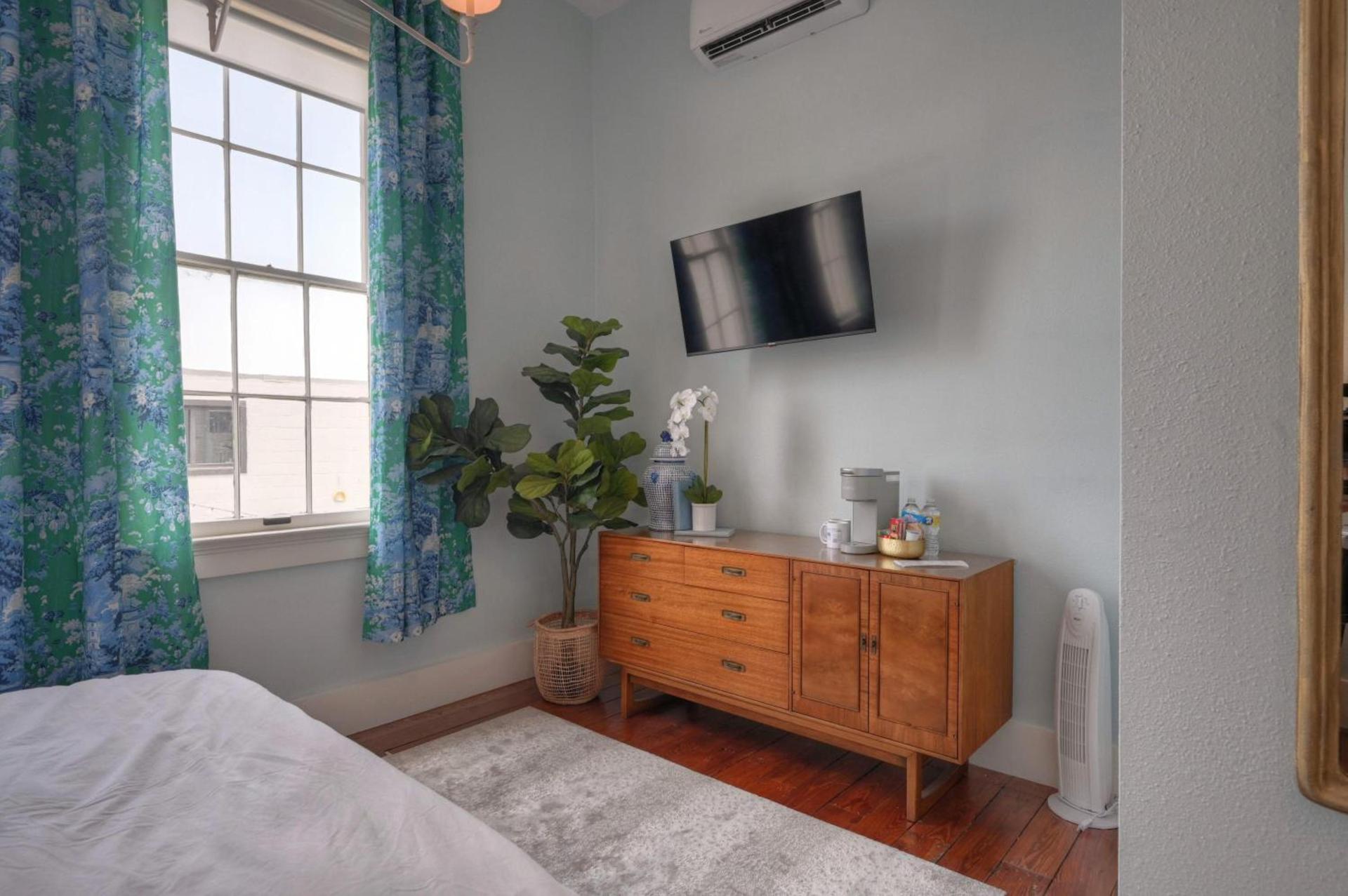 Sugars Inn Room 4 Historic NOLA Charm in Downtown Galveston photo 27