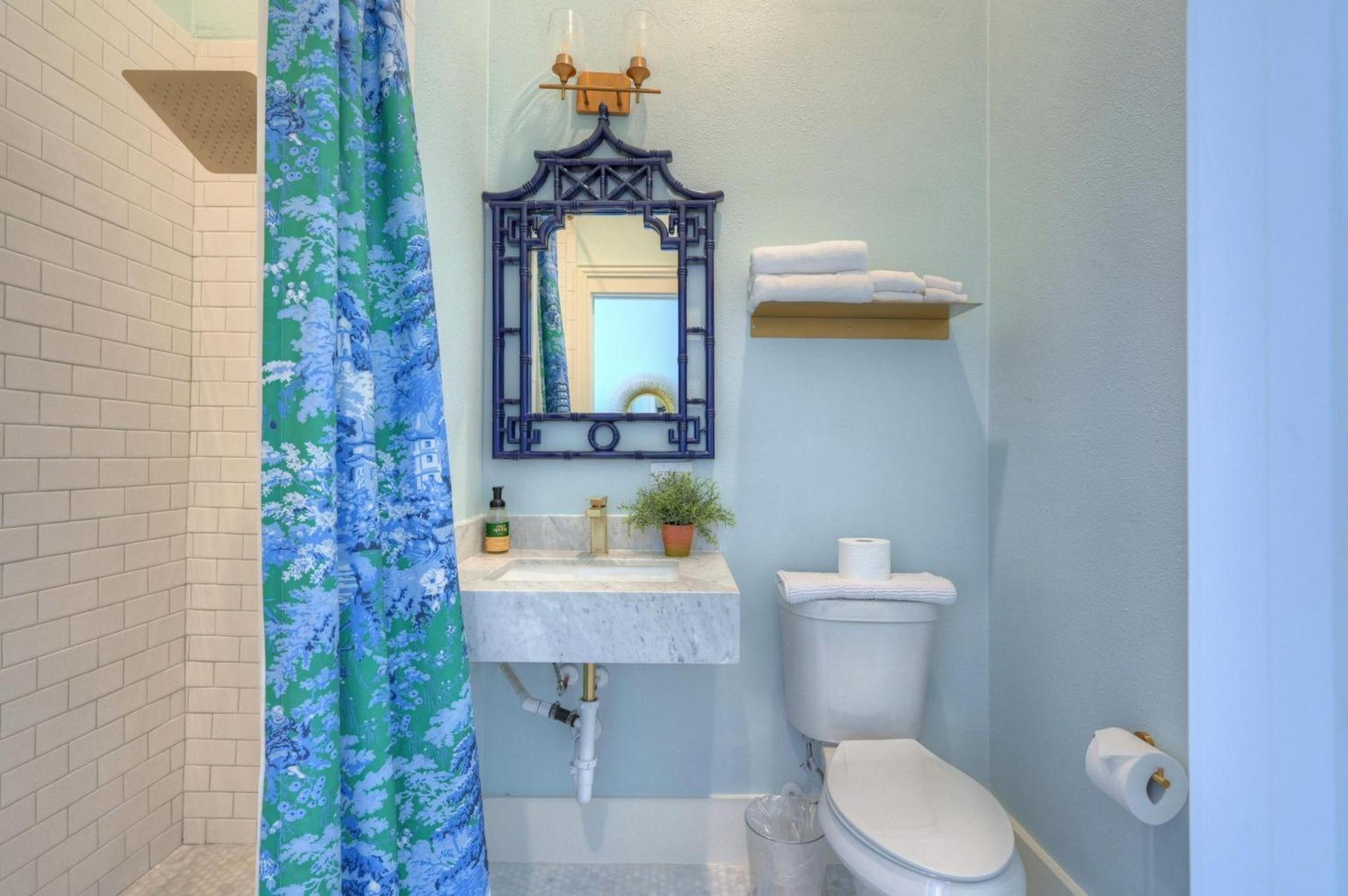 Sugars Inn Room 4 Historic NOLA Charm in Downtown Galveston photo 11