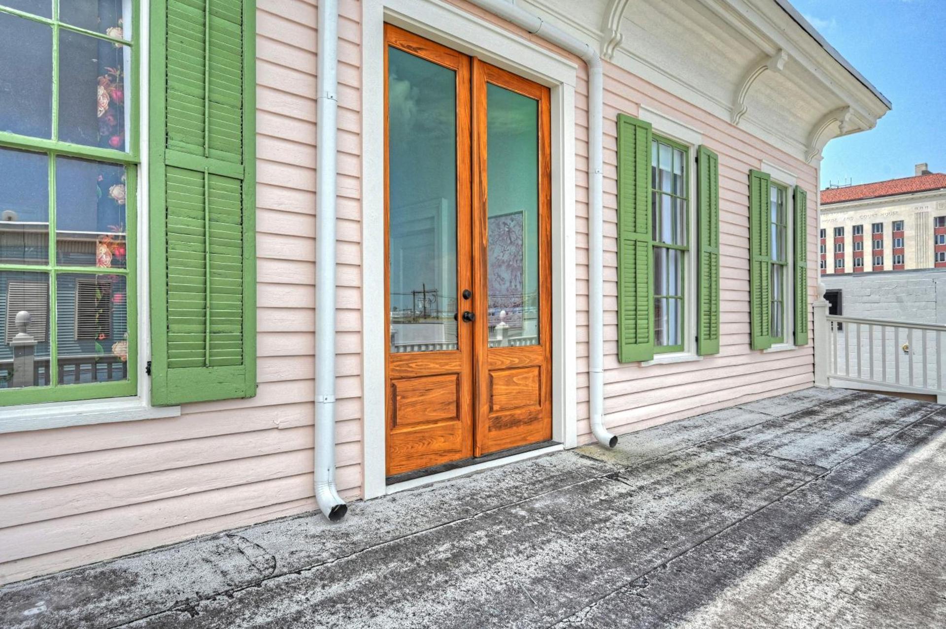 Sugars Inn Room 4 Historic NOLA Charm in Downtown Galveston photo 19