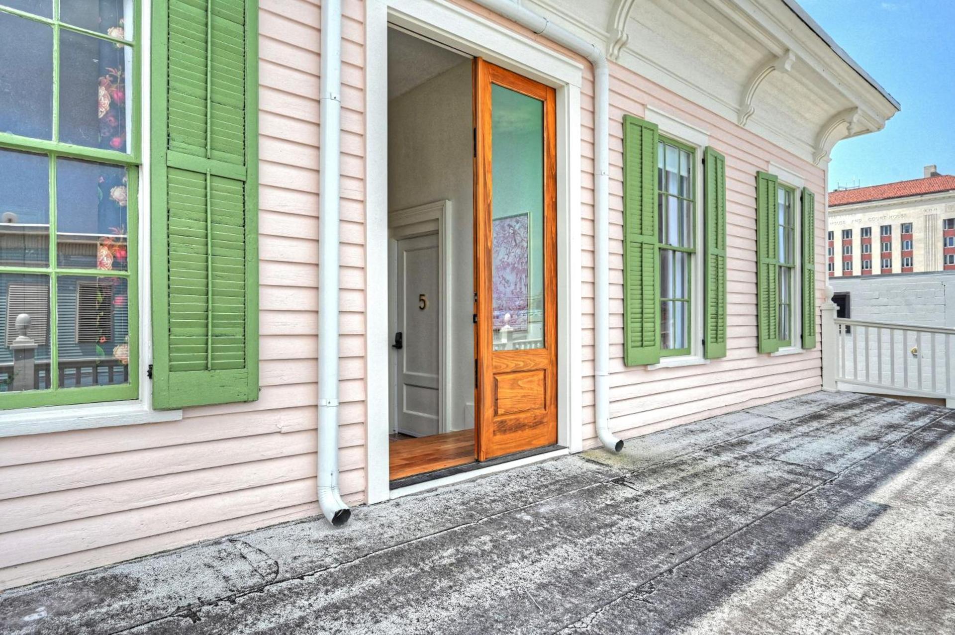 Sugars Inn Room 4 Historic NOLA Charm in Downtown Galveston photo 21
