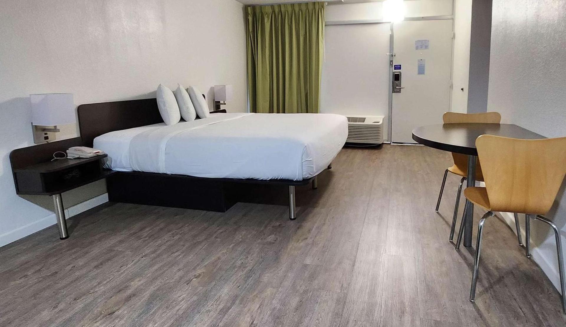 Motel 6-Columbus, GA - Downtown photo 17