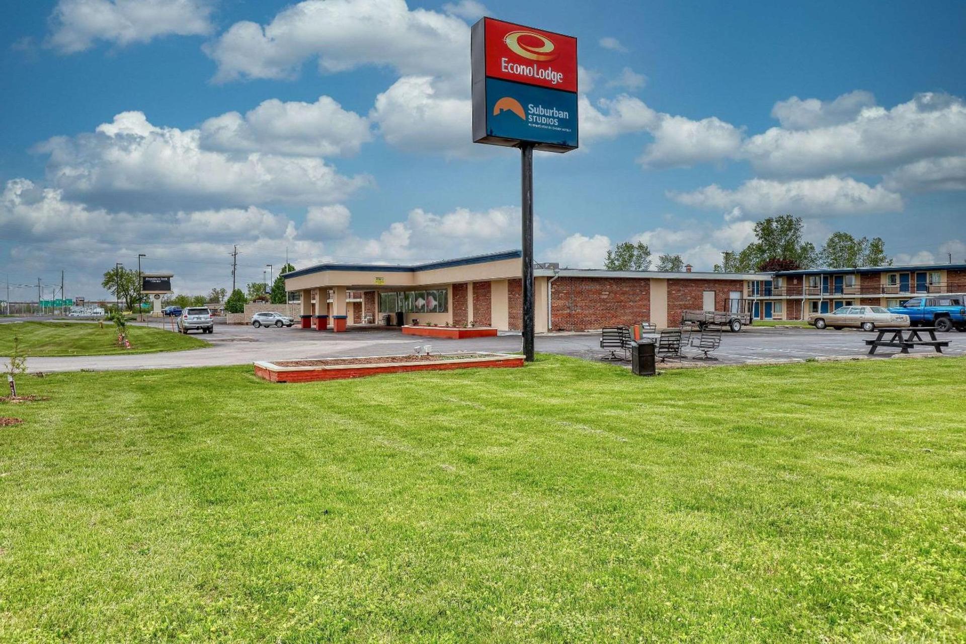 Suburban Studios Neenah-Appleton — hotel in Neenah