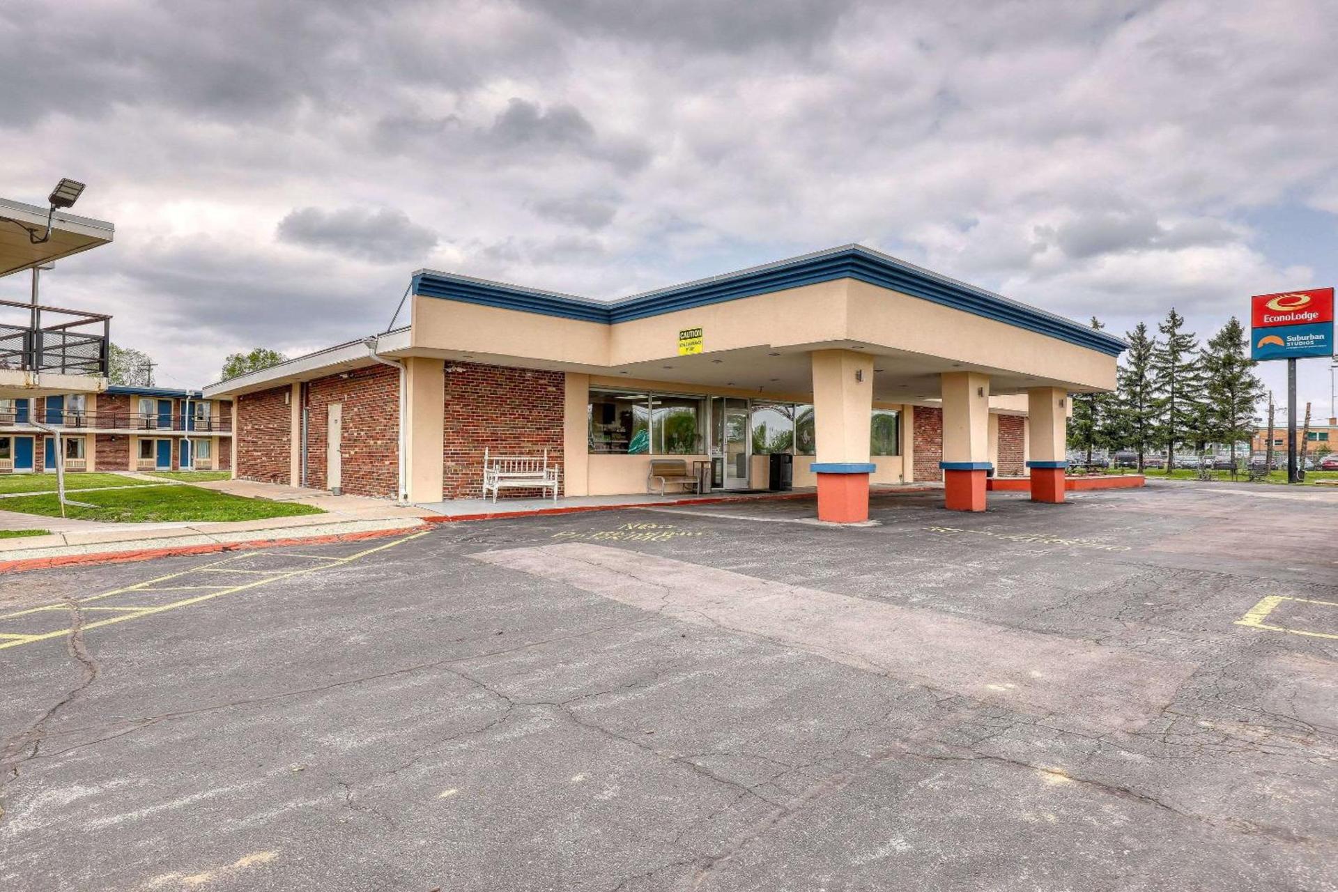 Suburban Studios Neenah-Appleton photo 7