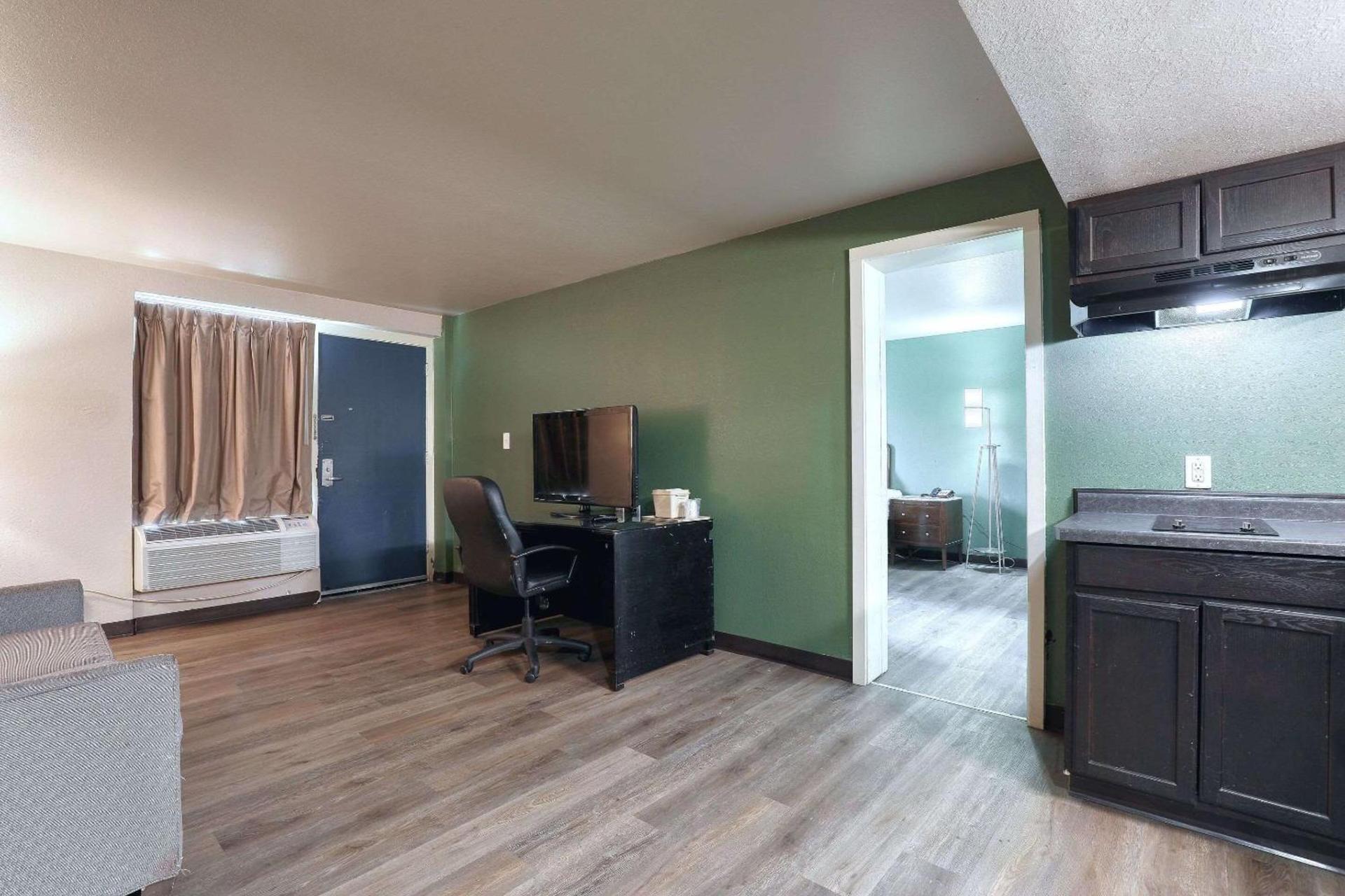 Suburban Studios Neenah-Appleton photo 29