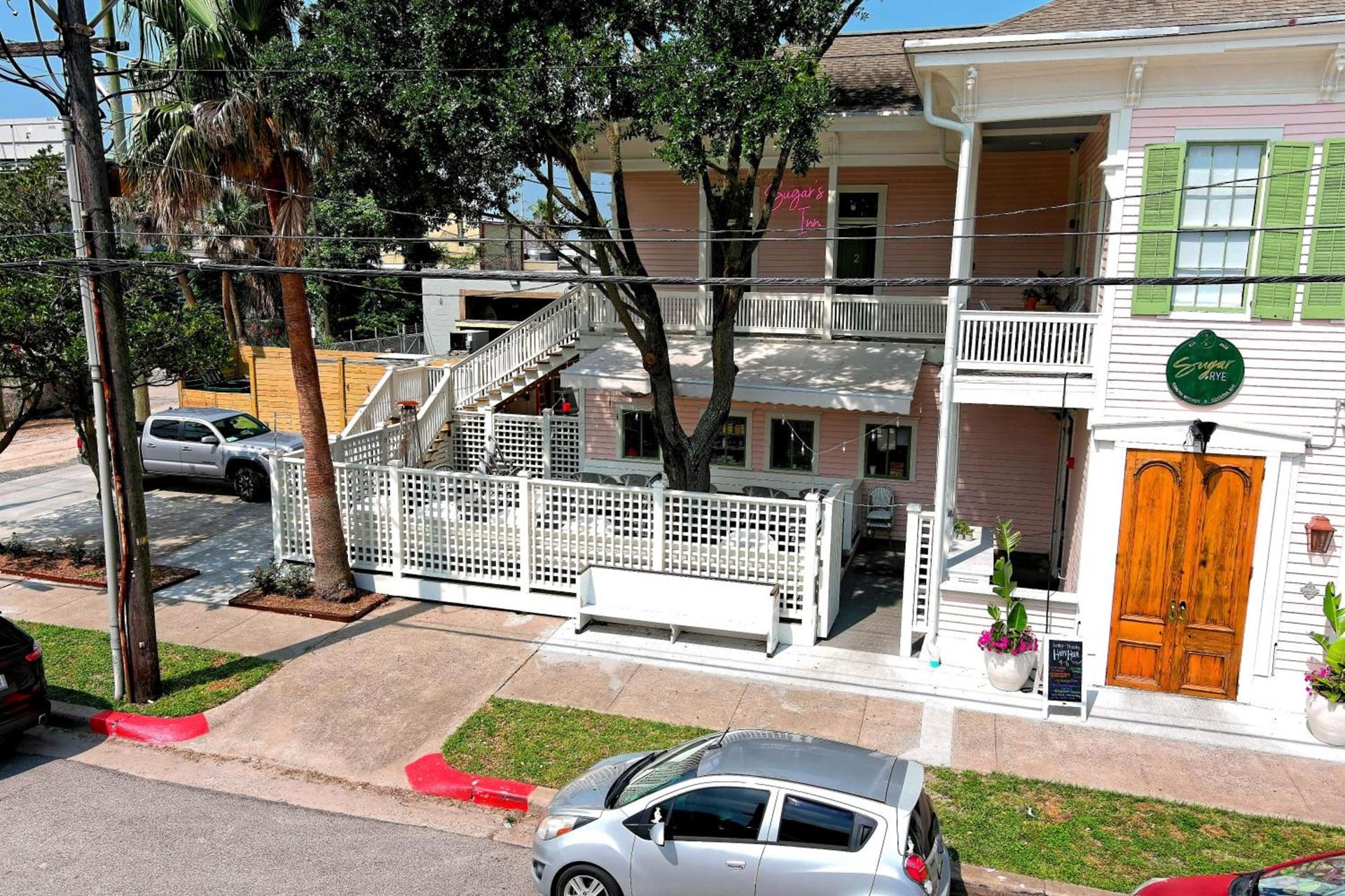 Sugars Inn Room 3 Walk to Cruise Terminal One Mile to Beach photo 1