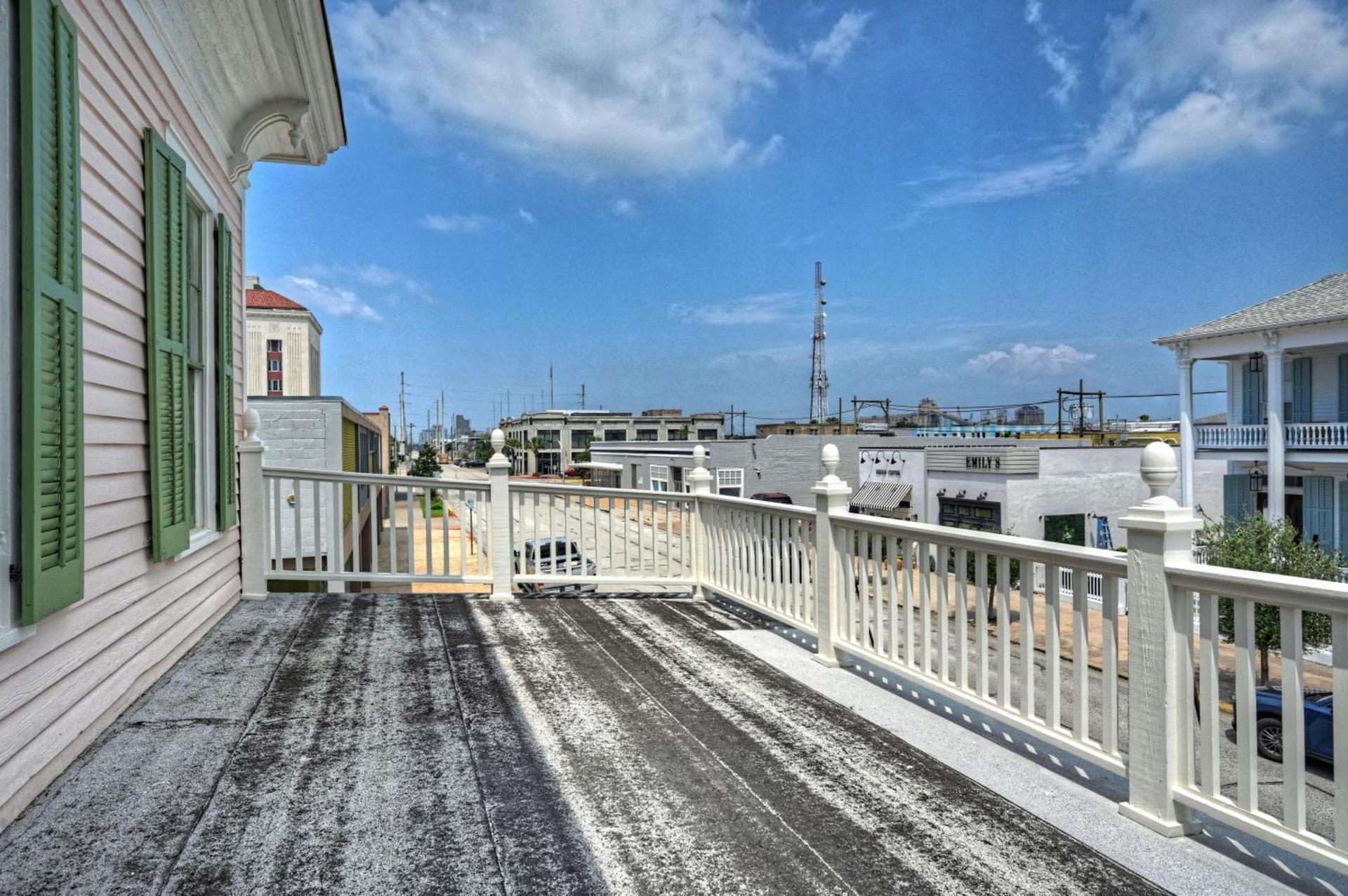 Sugars Inn Room 3 Walk to Cruise Terminal One Mile to Beach photo 19