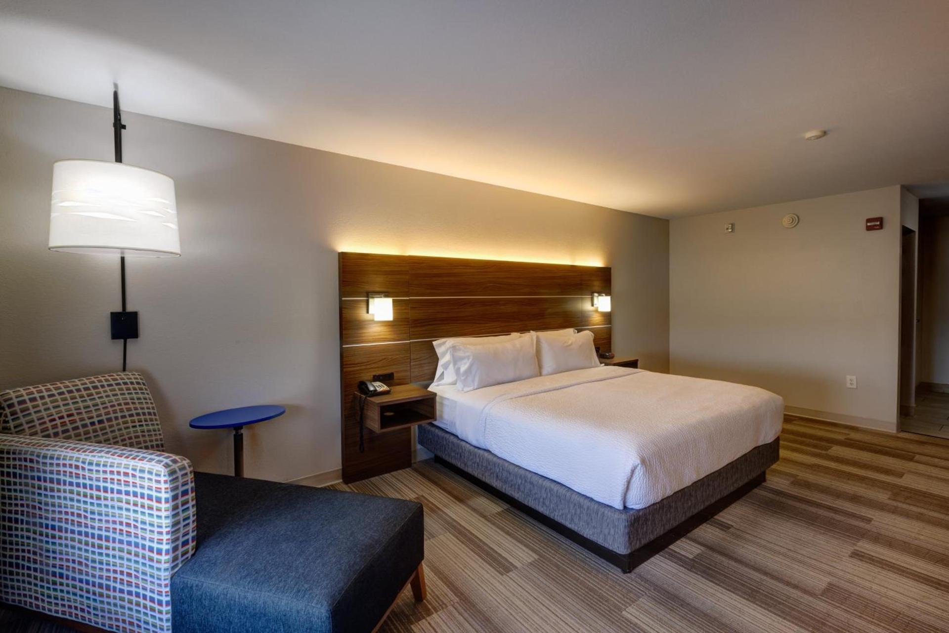 Holiday Inn Express & Suites Shelbyville Indianapolis by IHG photo 44